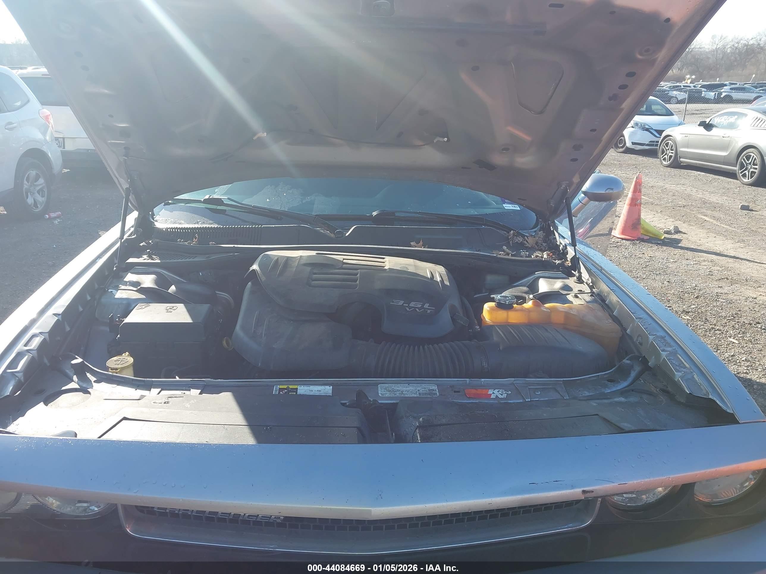 DODGE CHALLENGER image 10