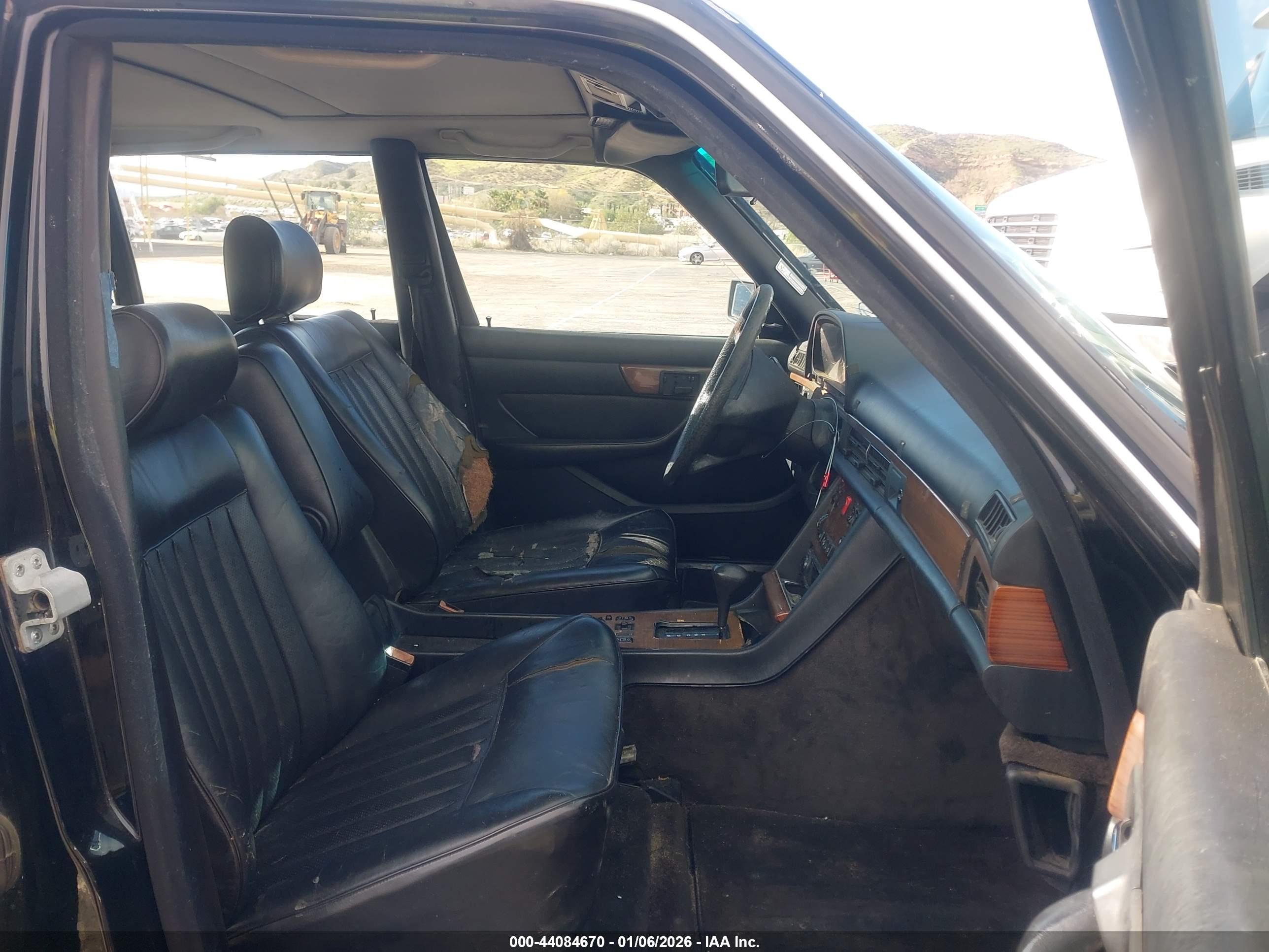 MERCEDES-BENZ 300 image 5
