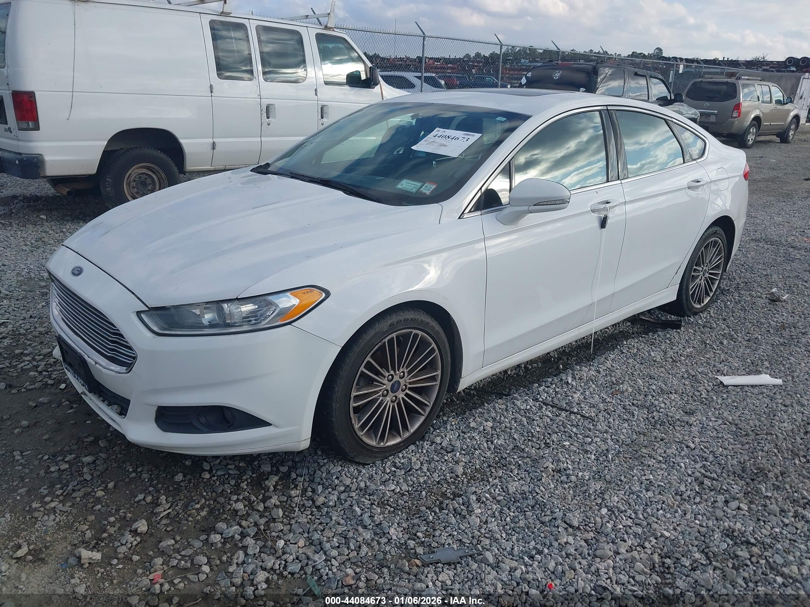 FORD FUSION image 2