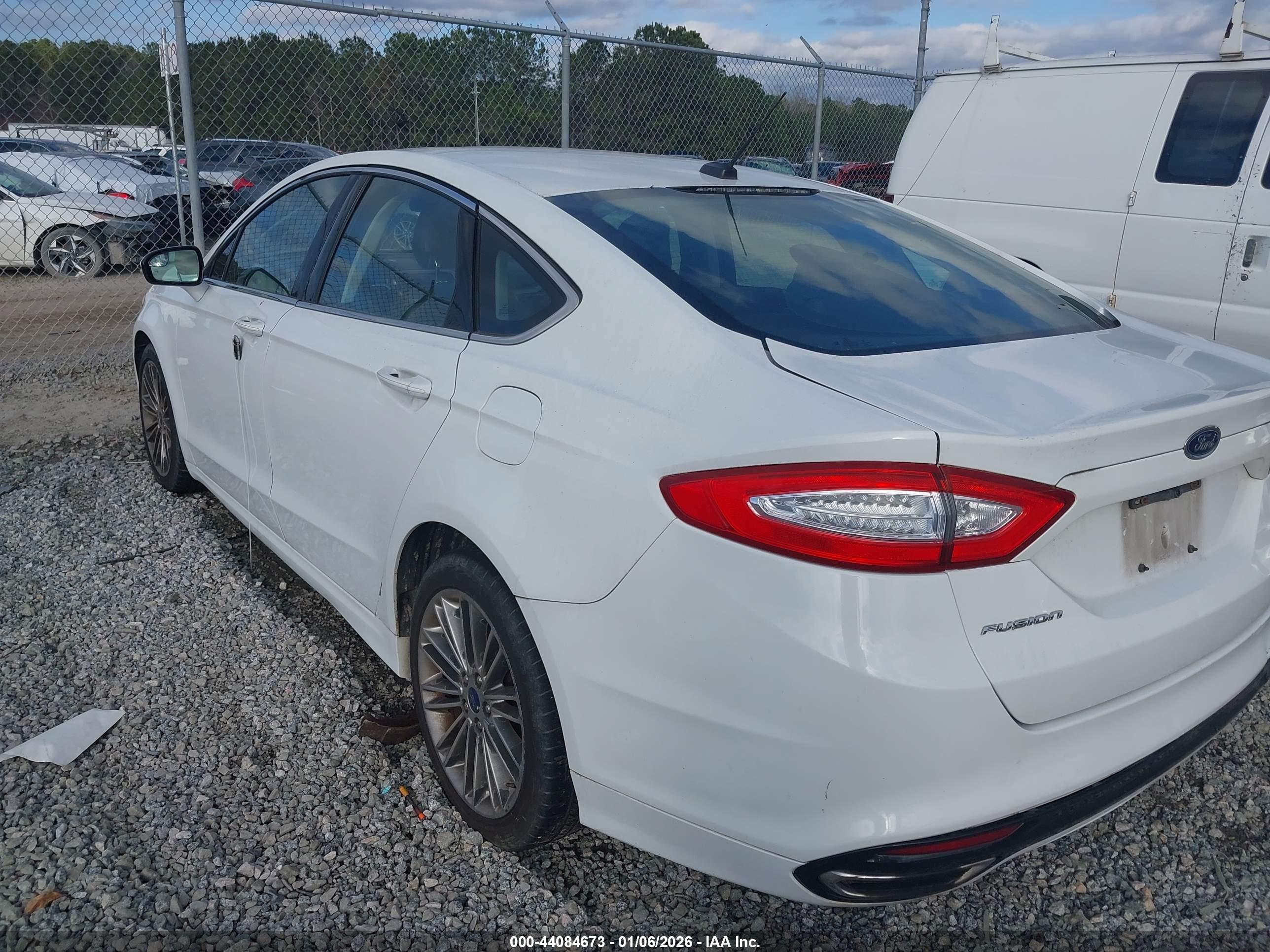 FORD FUSION image 3