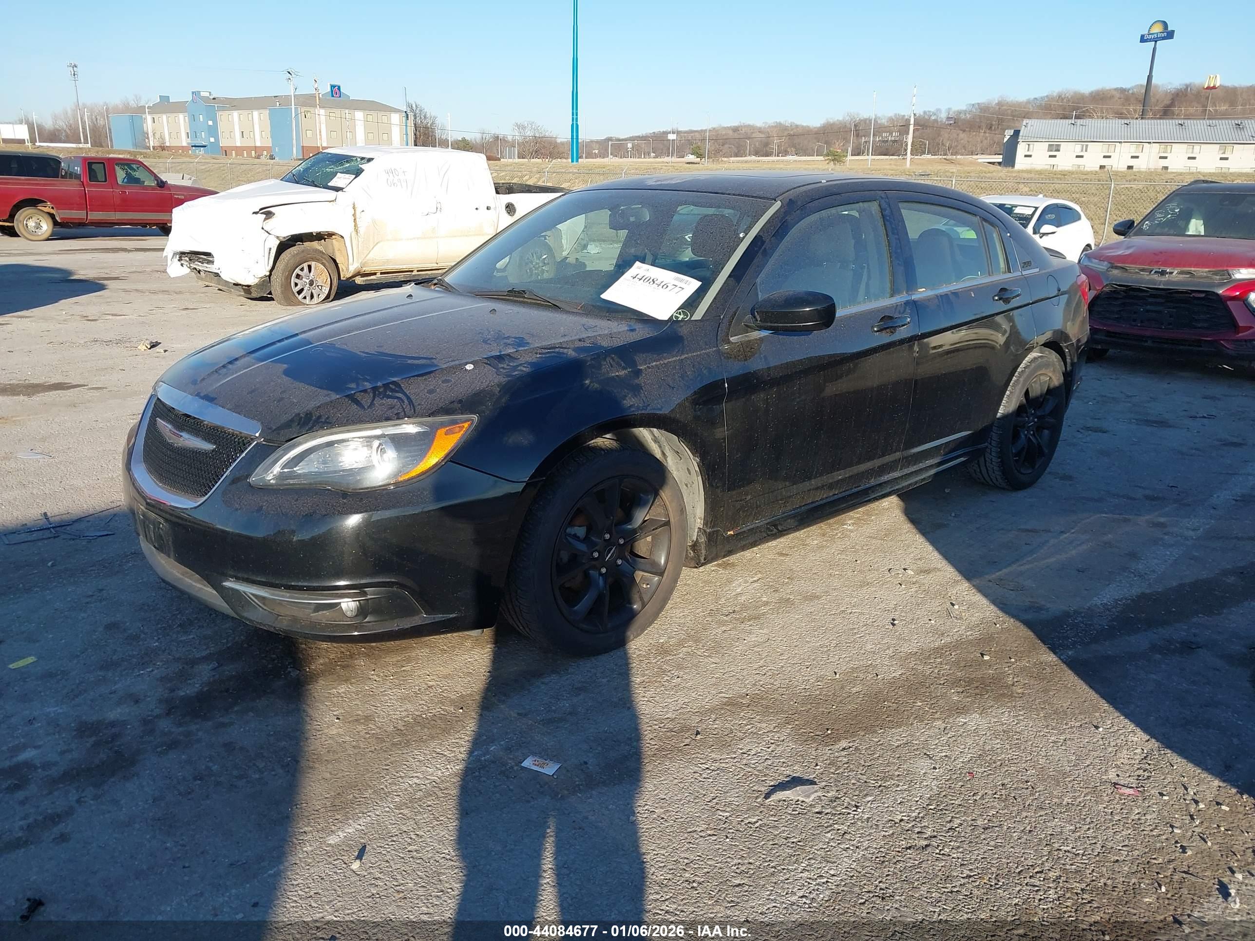 CHRYSLER 200 image 2
