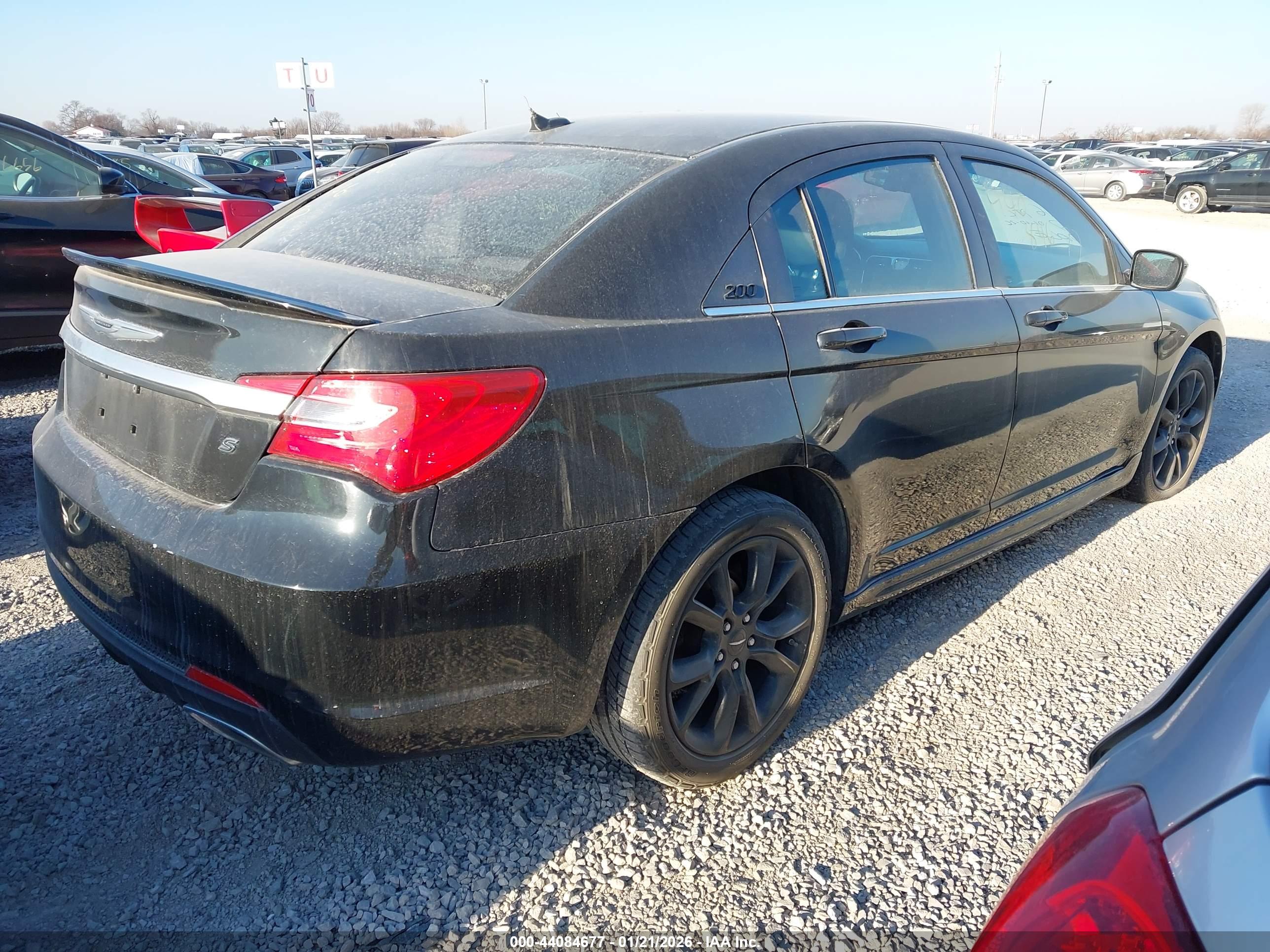 CHRYSLER 200 image 4