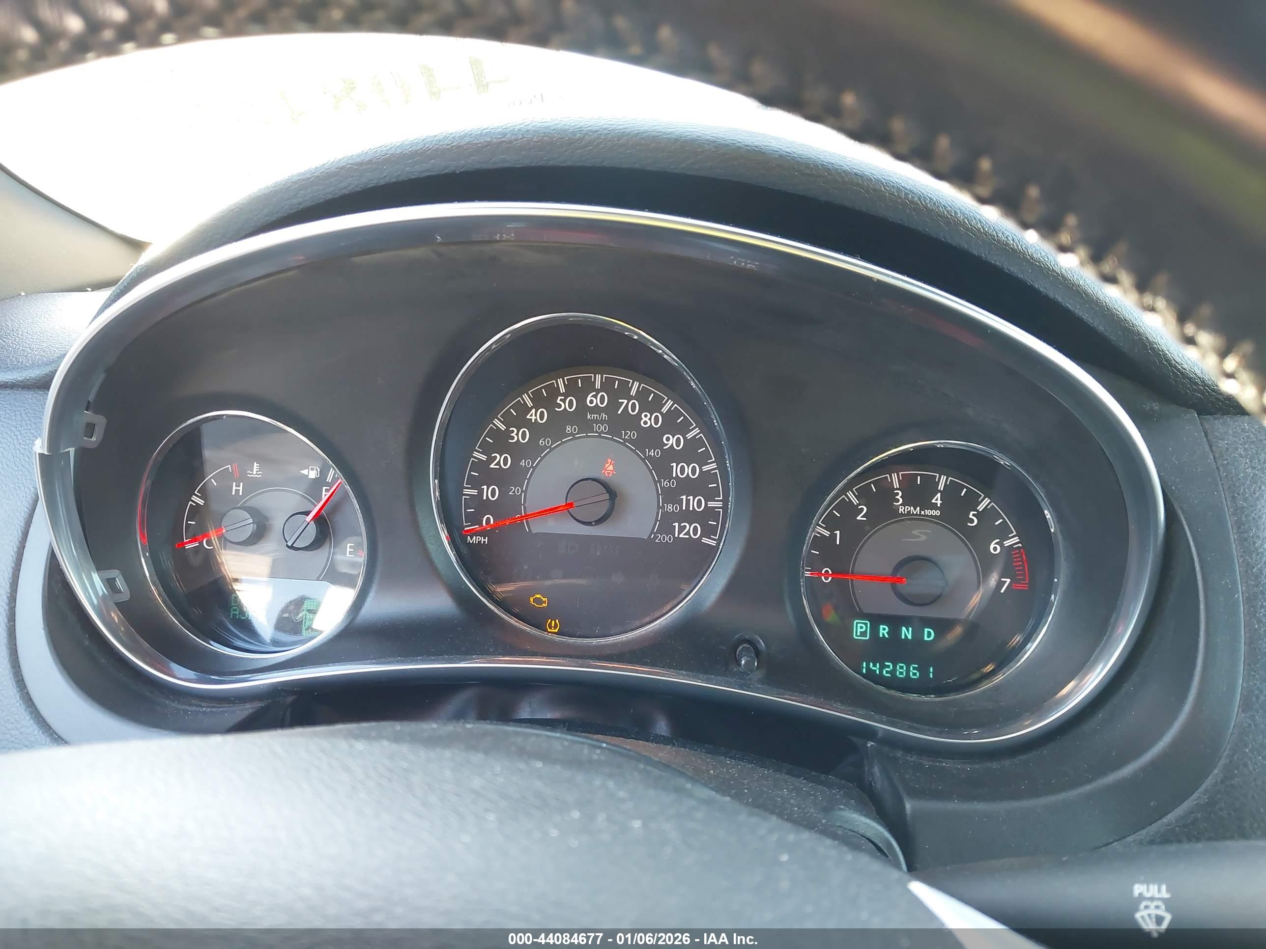 CHRYSLER 200 image 7