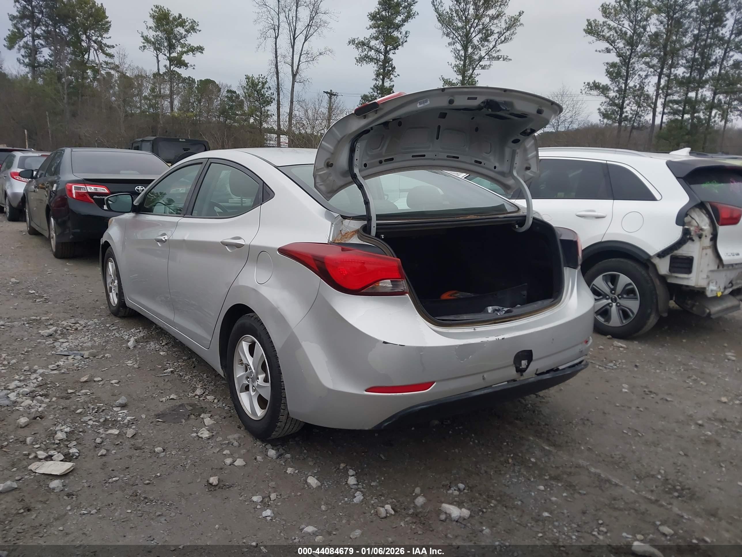 HYUNDAI ELANTRA image 3