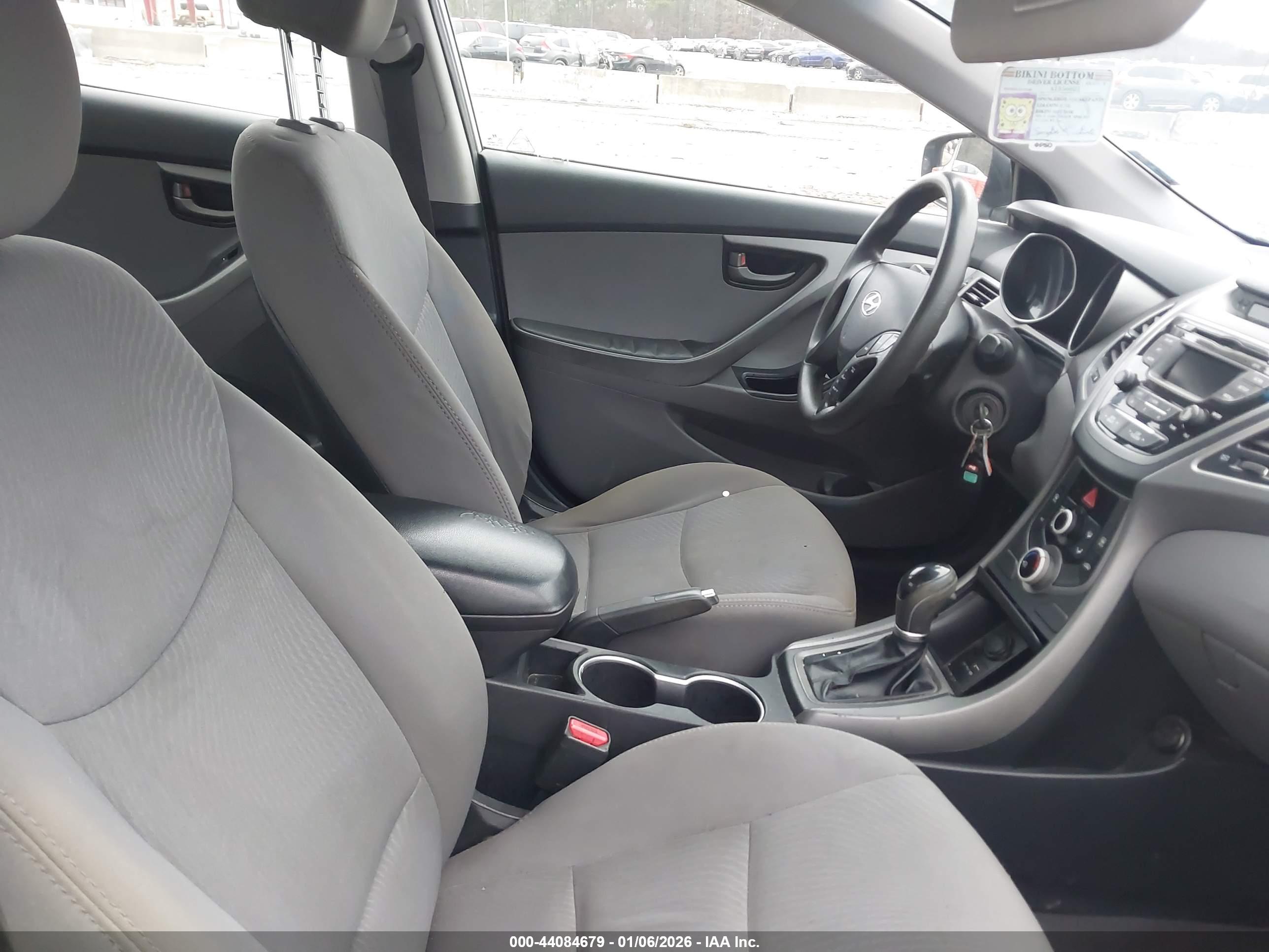 HYUNDAI ELANTRA image 5