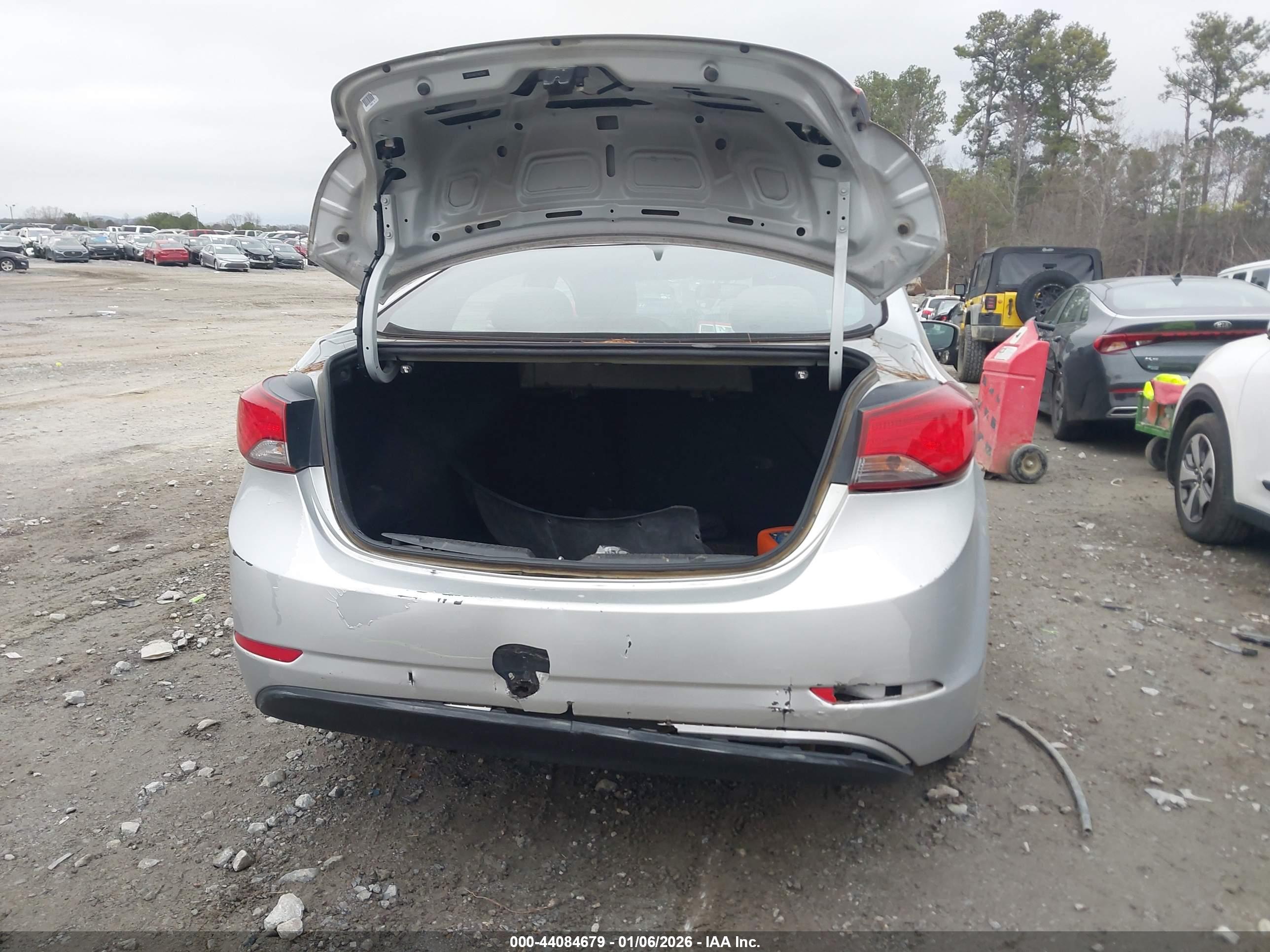 HYUNDAI ELANTRA image 6