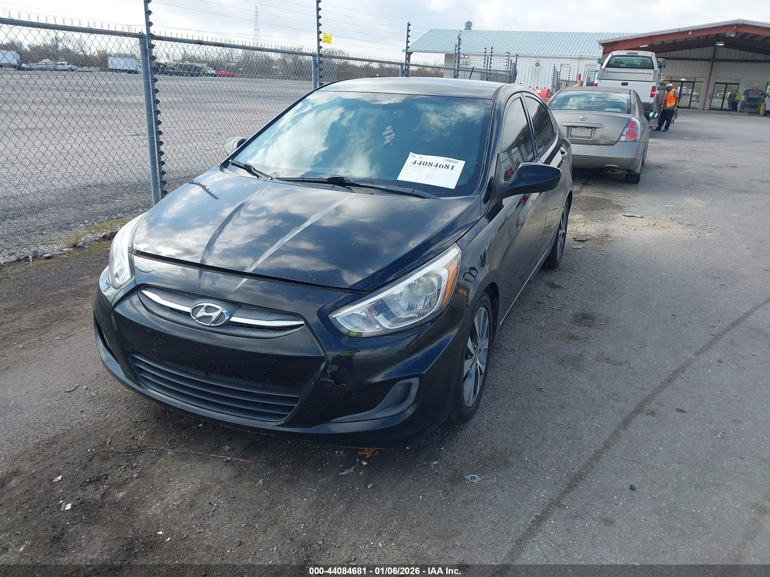 HYUNDAI ACCENT image 2