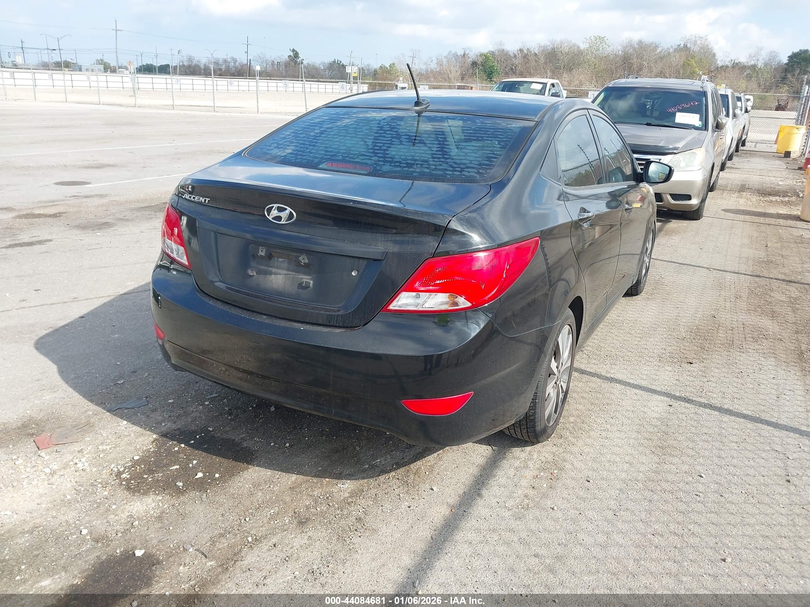 HYUNDAI ACCENT image 4