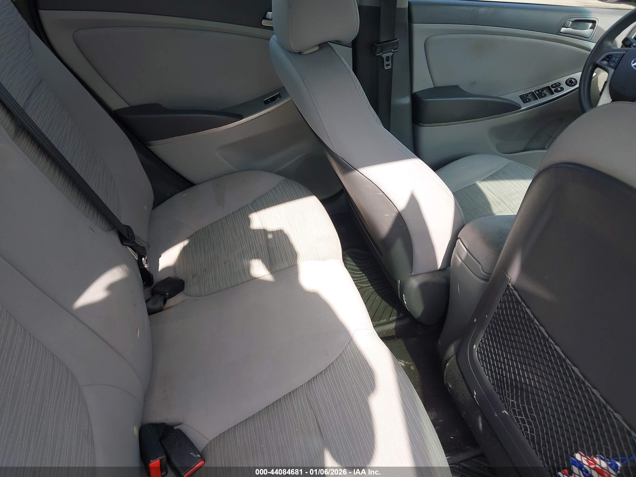 HYUNDAI ACCENT image 8