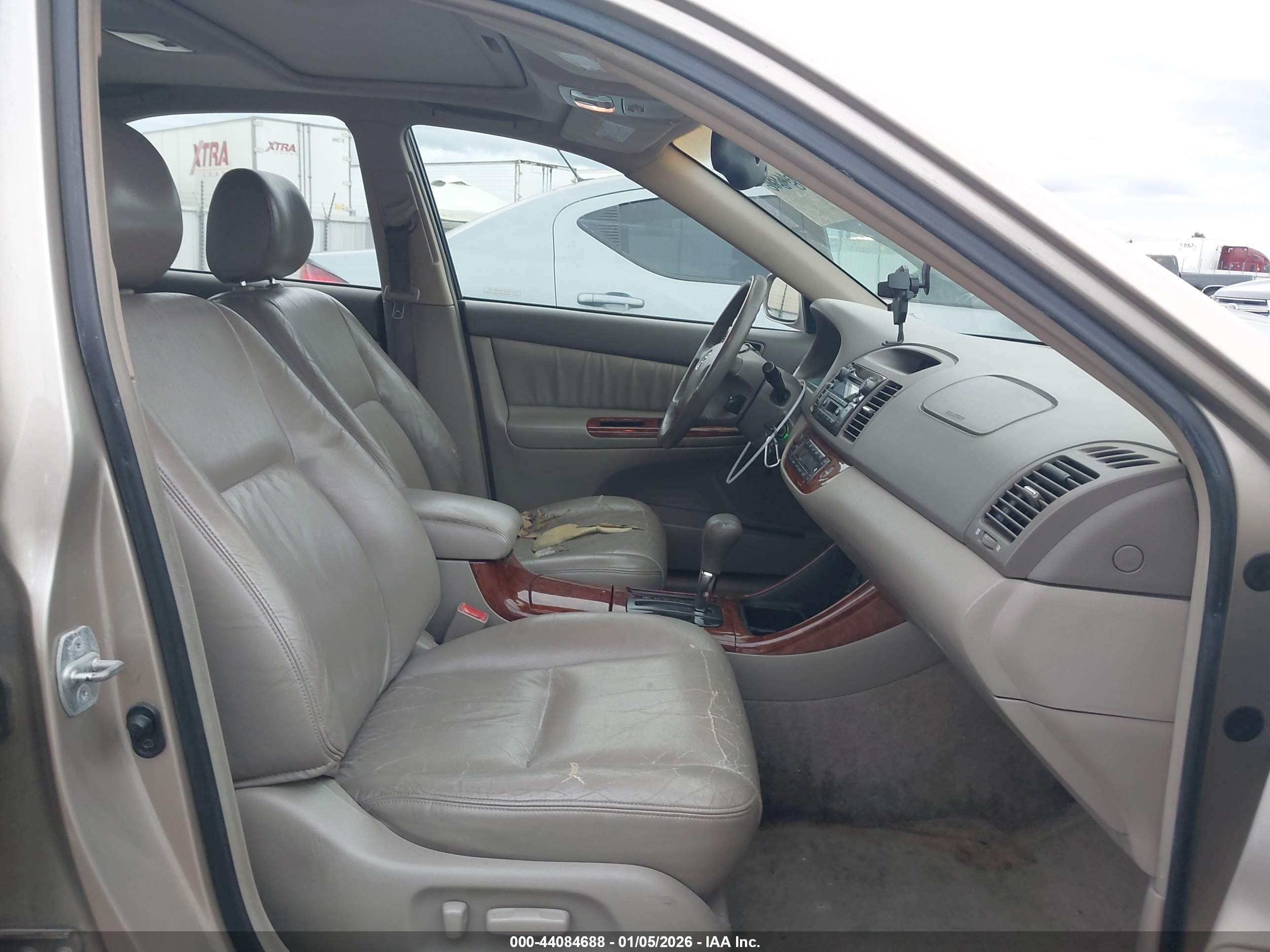 TOYOTA CAMRY image 5