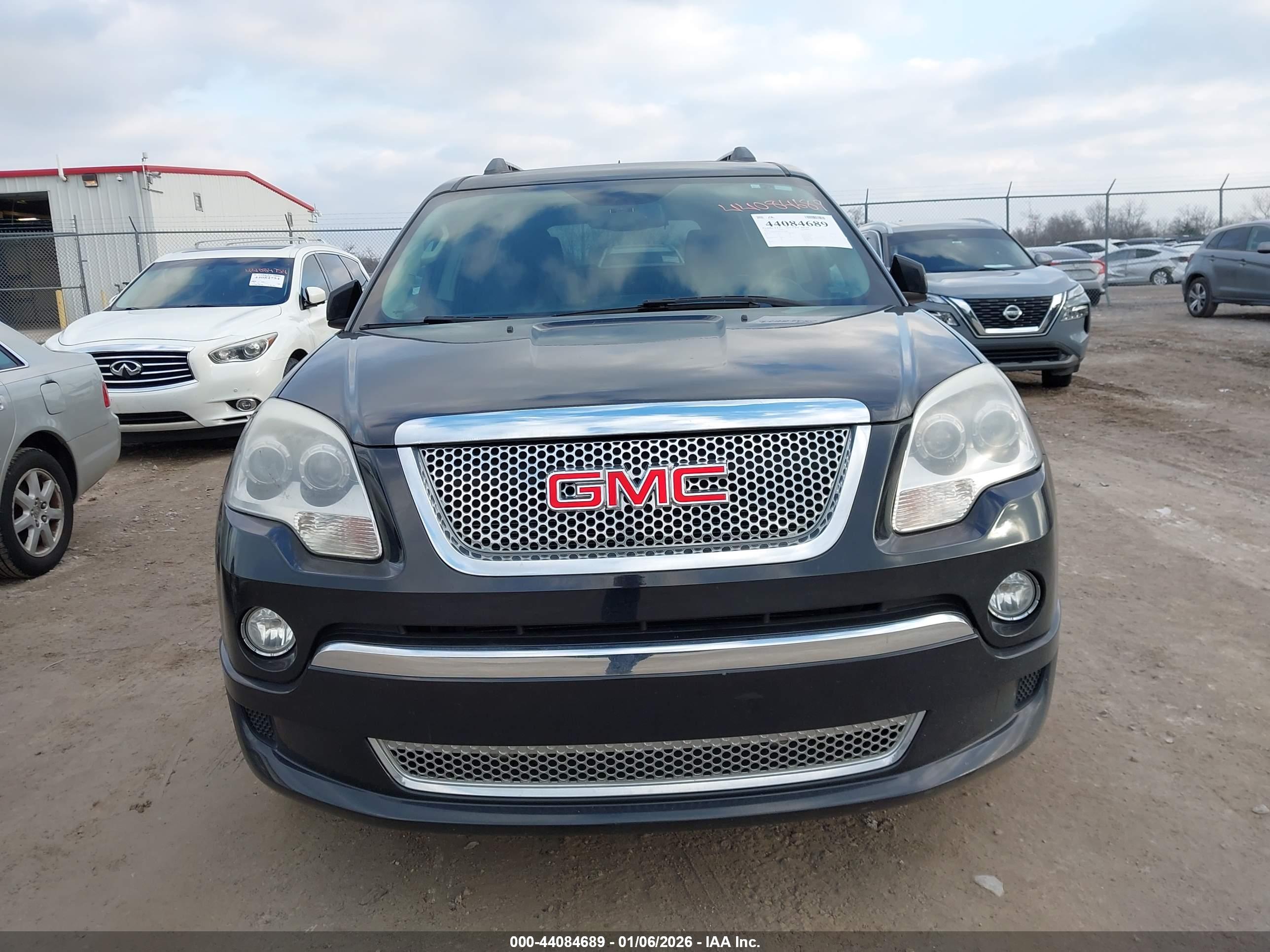GMC ACADIA image 6