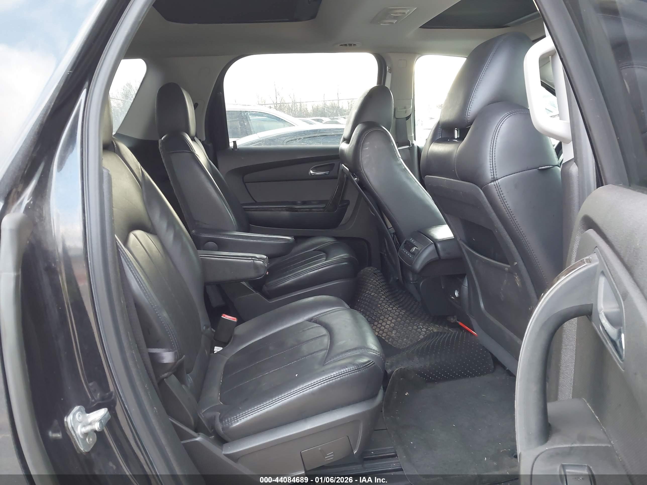 GMC ACADIA image 8