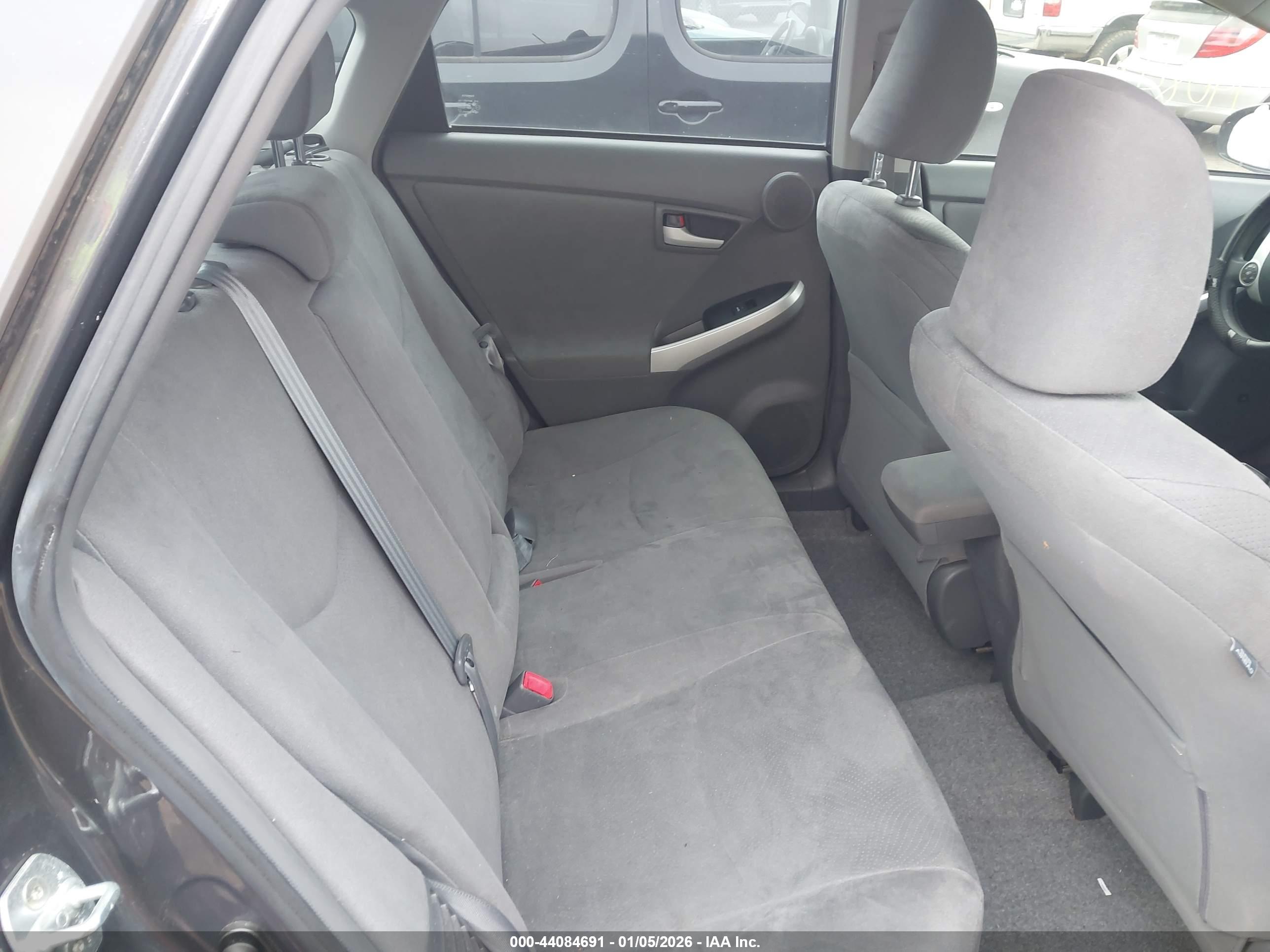 TOYOTA PRIUS image 8
