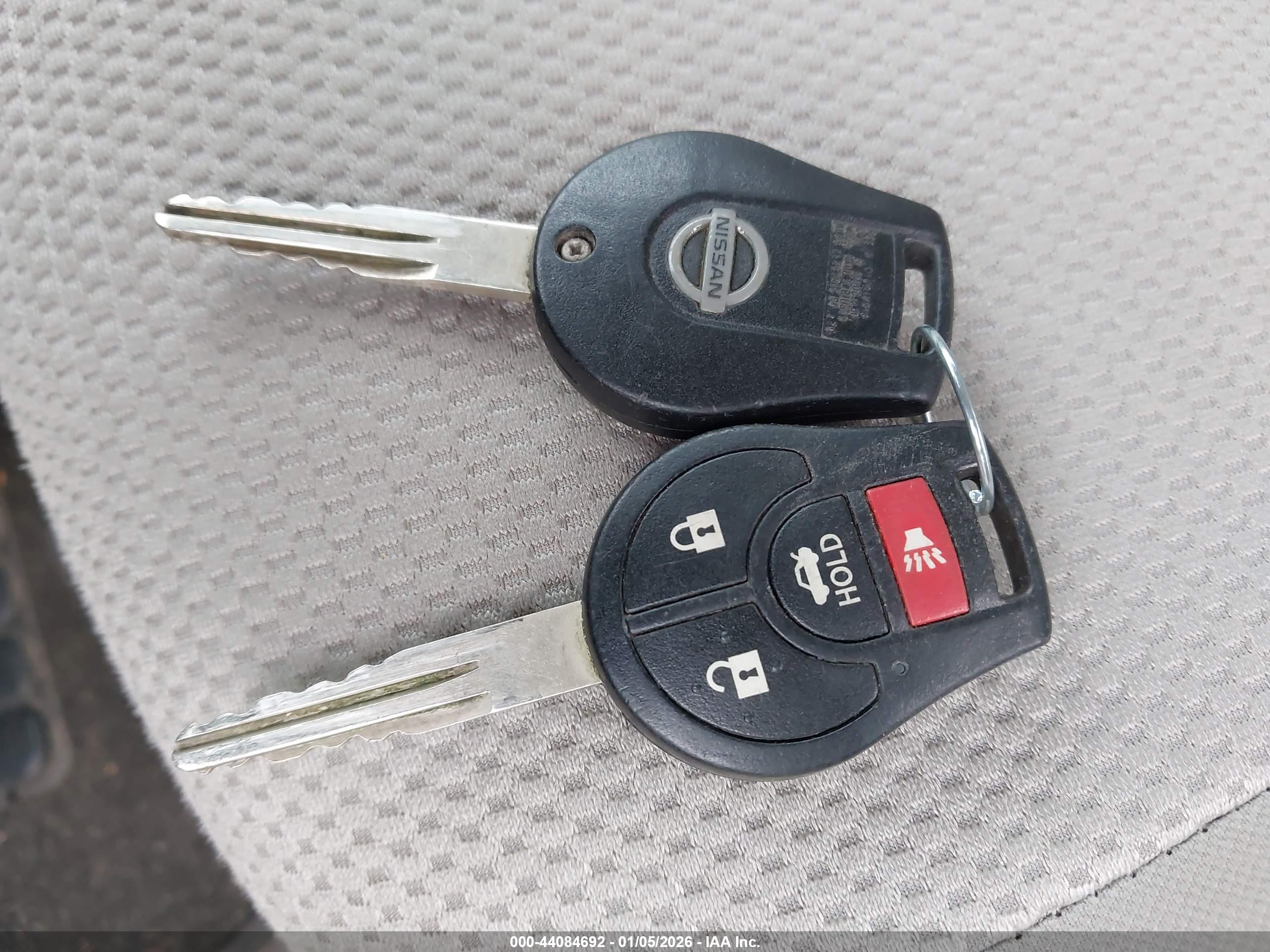 NISSAN VERSA image 11