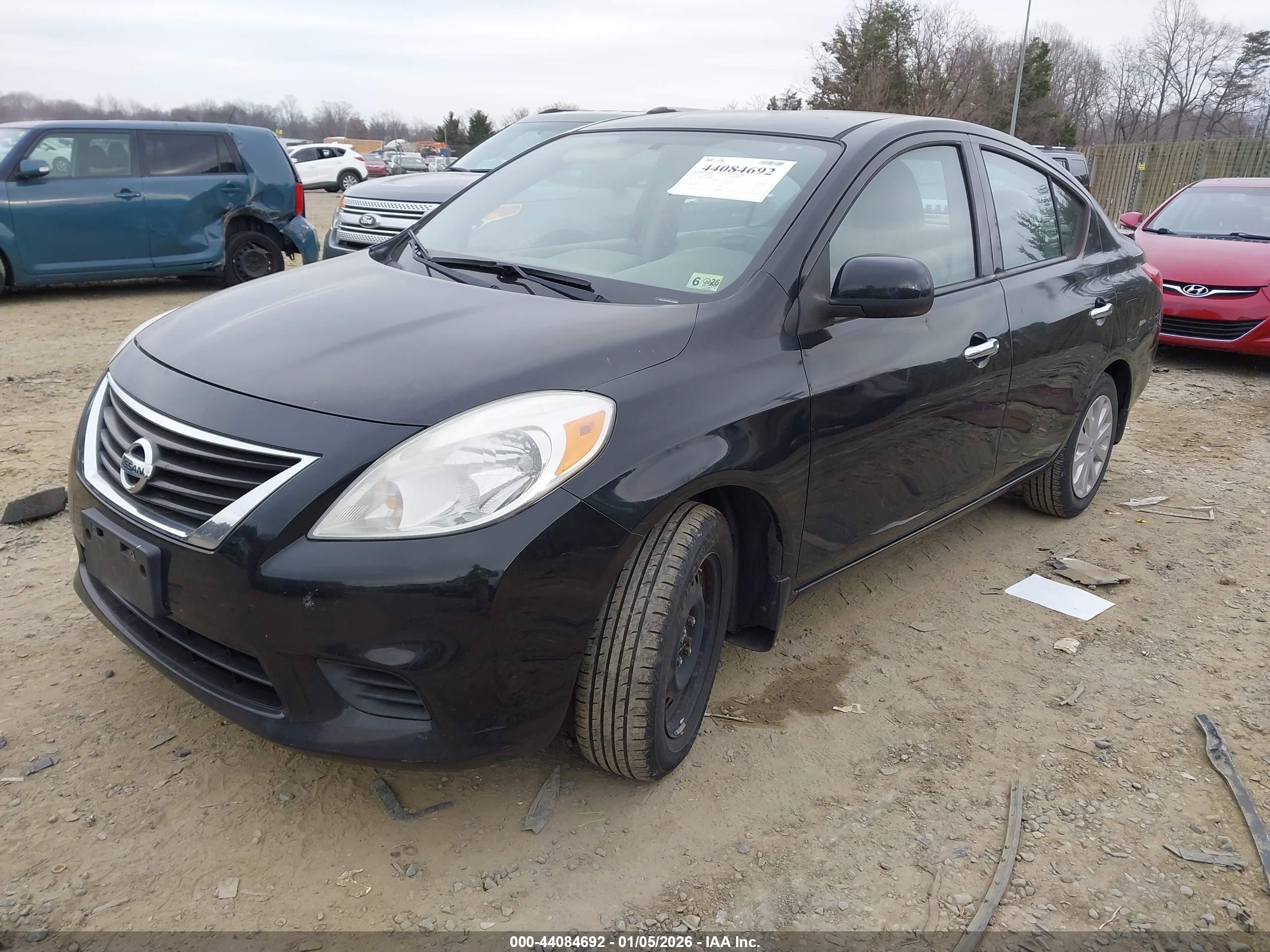 NISSAN VERSA image 2