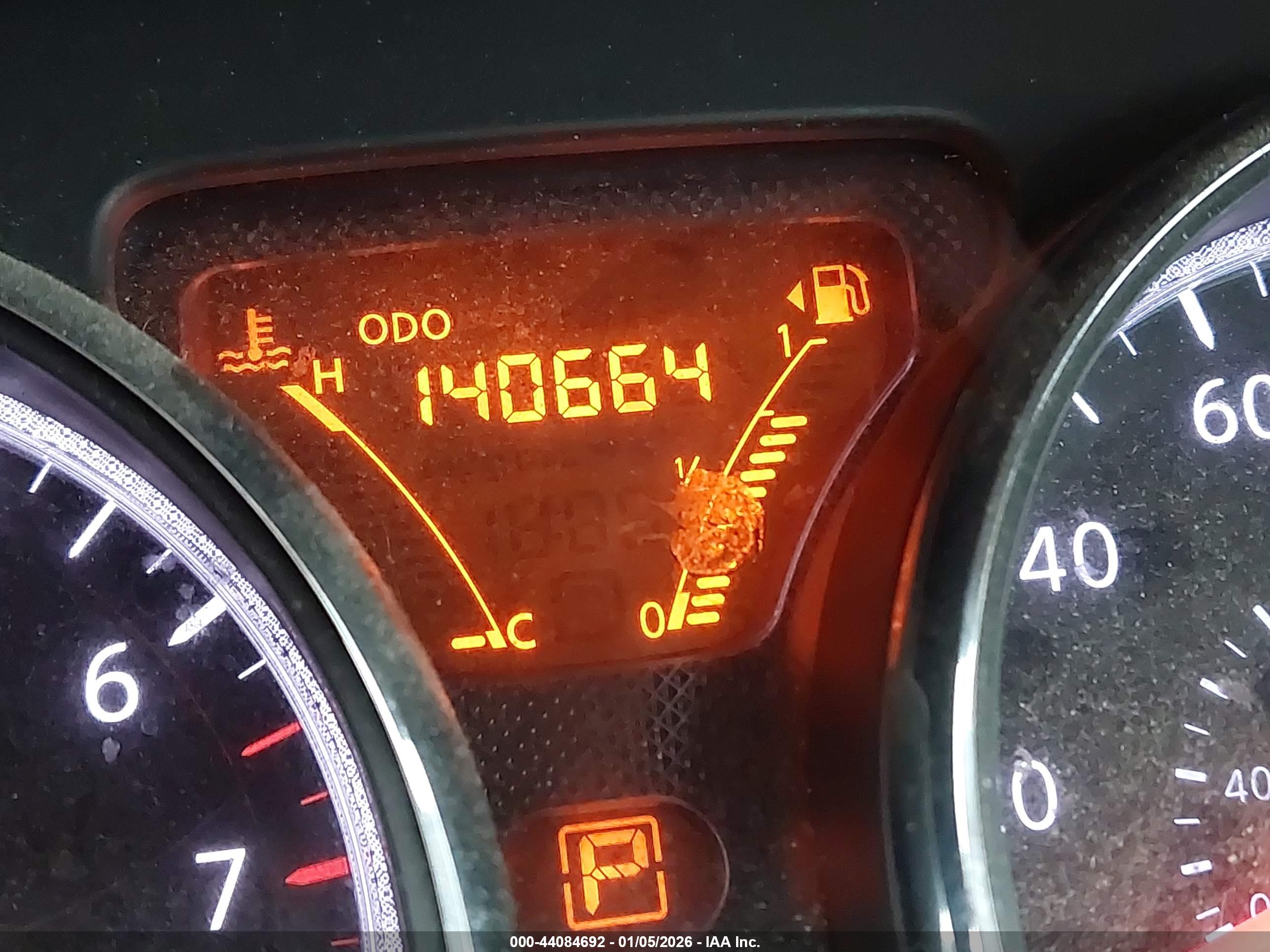 NISSAN VERSA image 7
