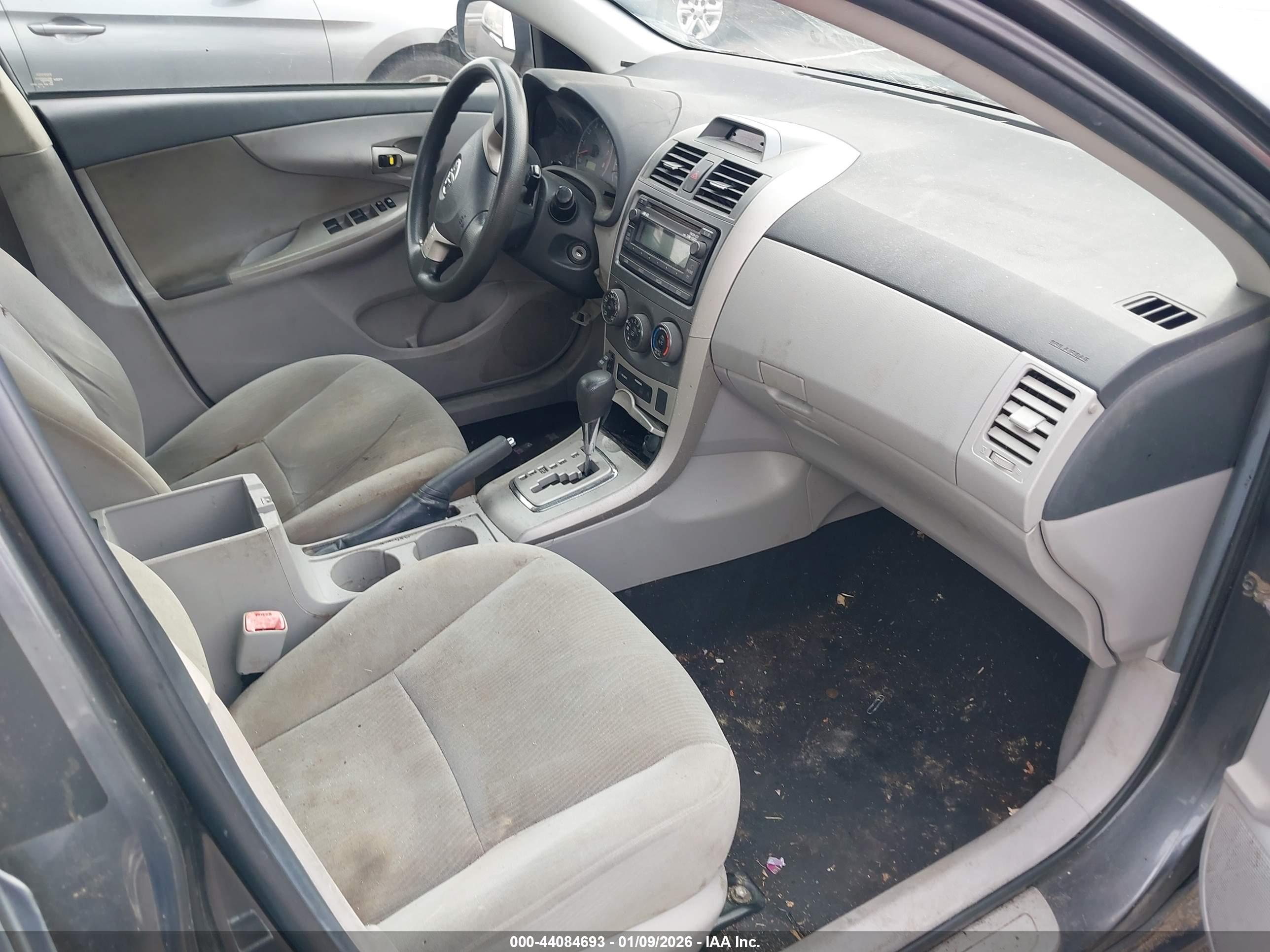 TOYOTA COROLLA image 5