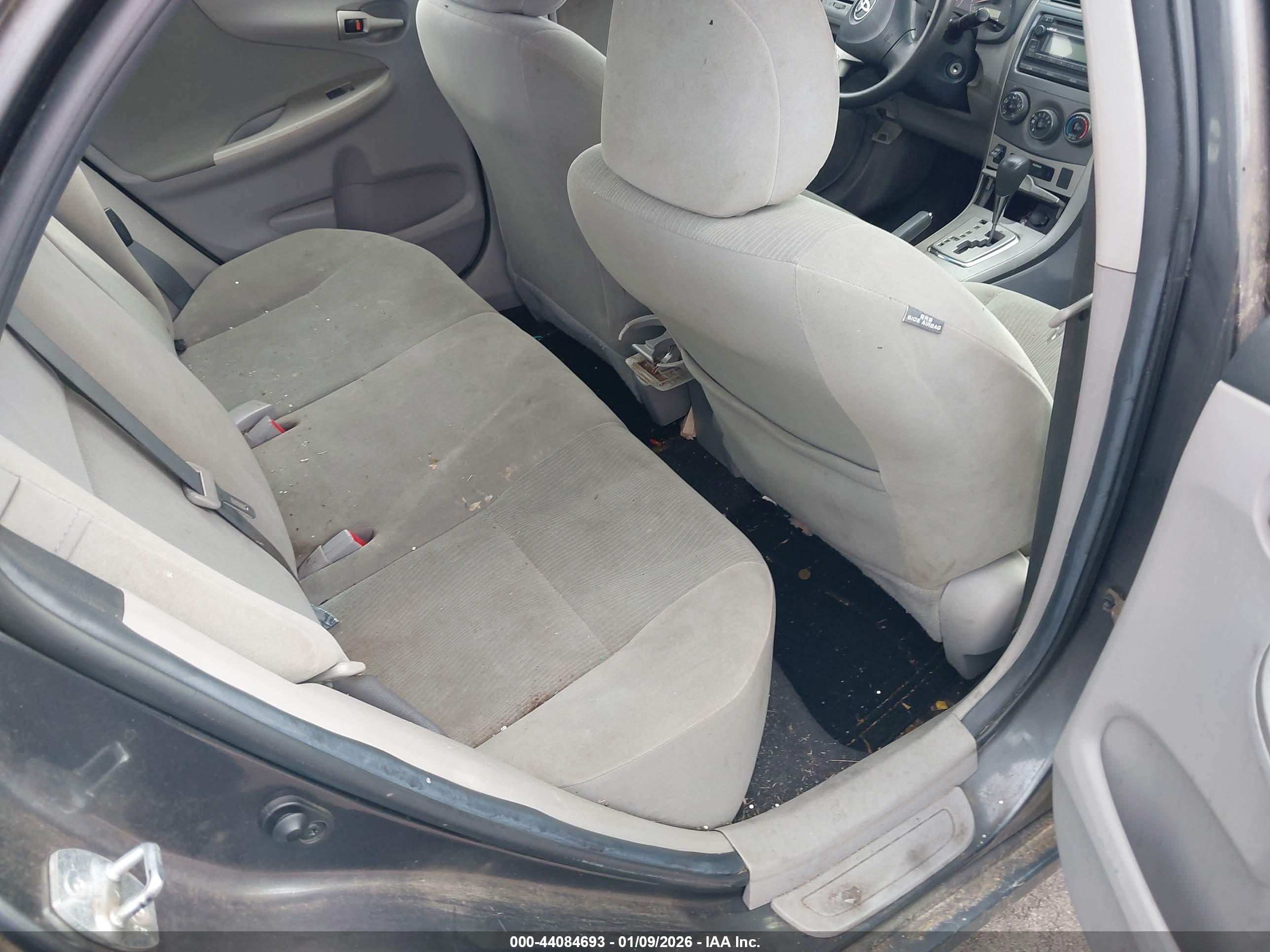 TOYOTA COROLLA image 8