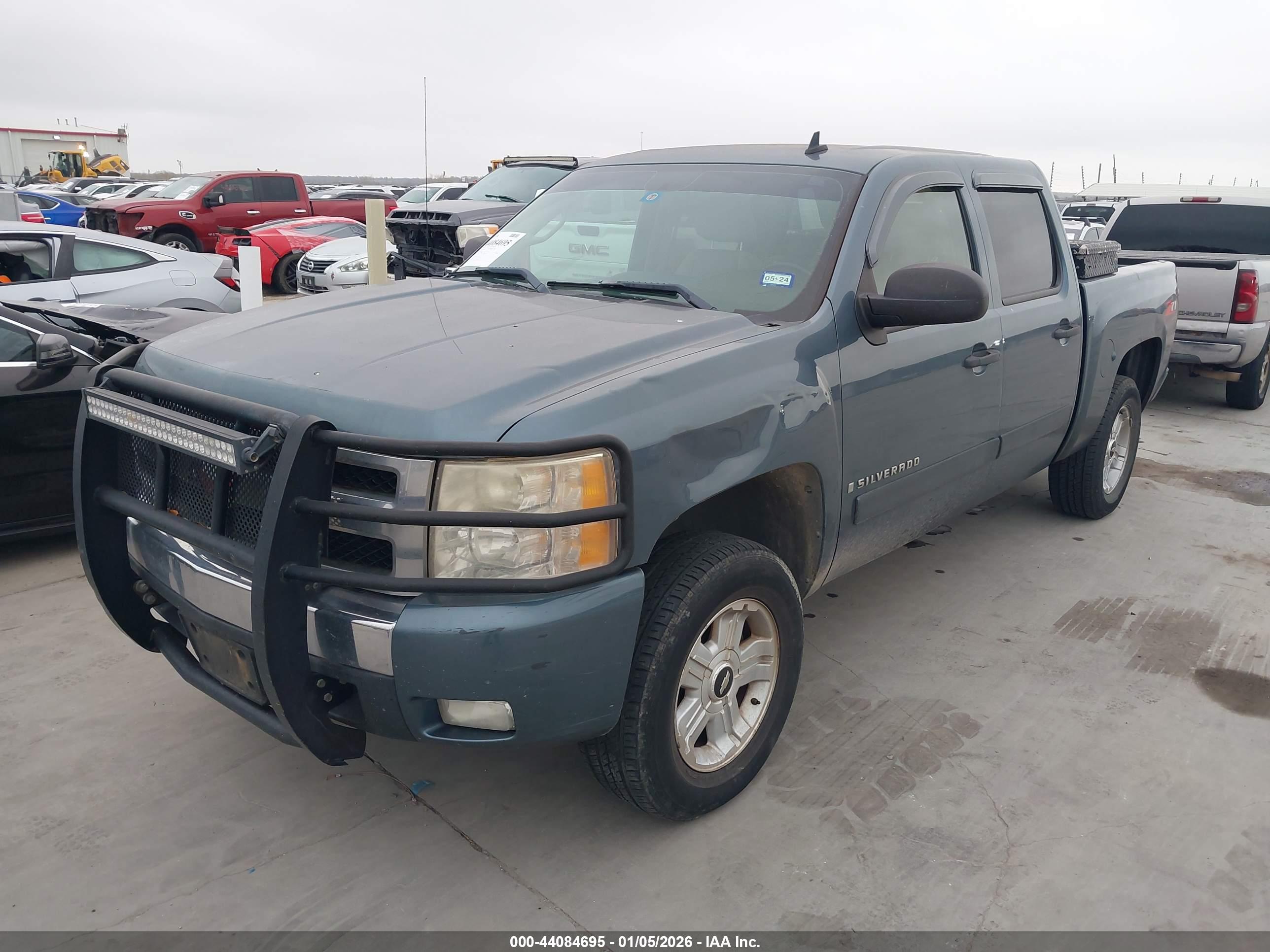 CHEVROLET SILVERADO image 2