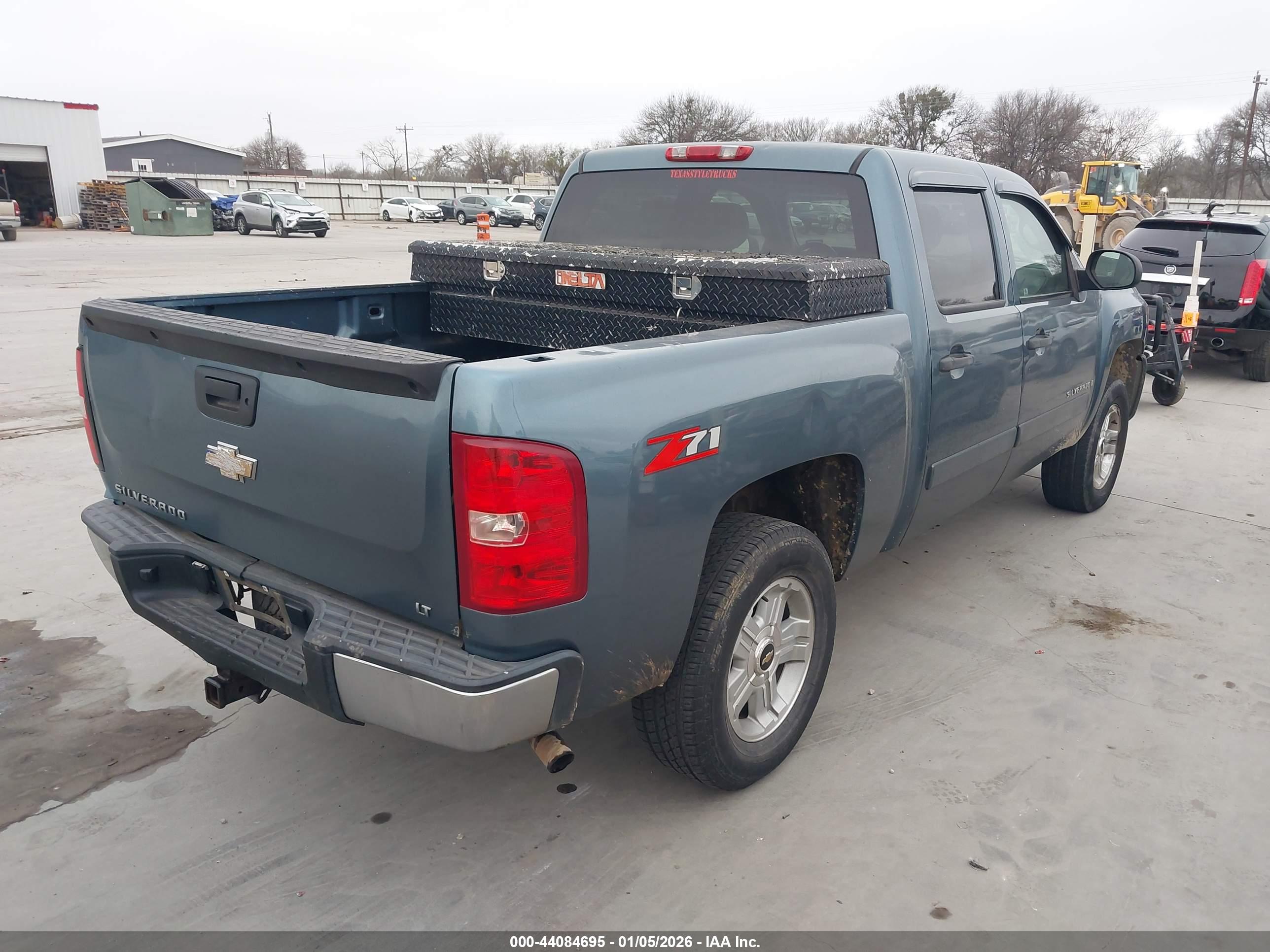 CHEVROLET SILVERADO image 4