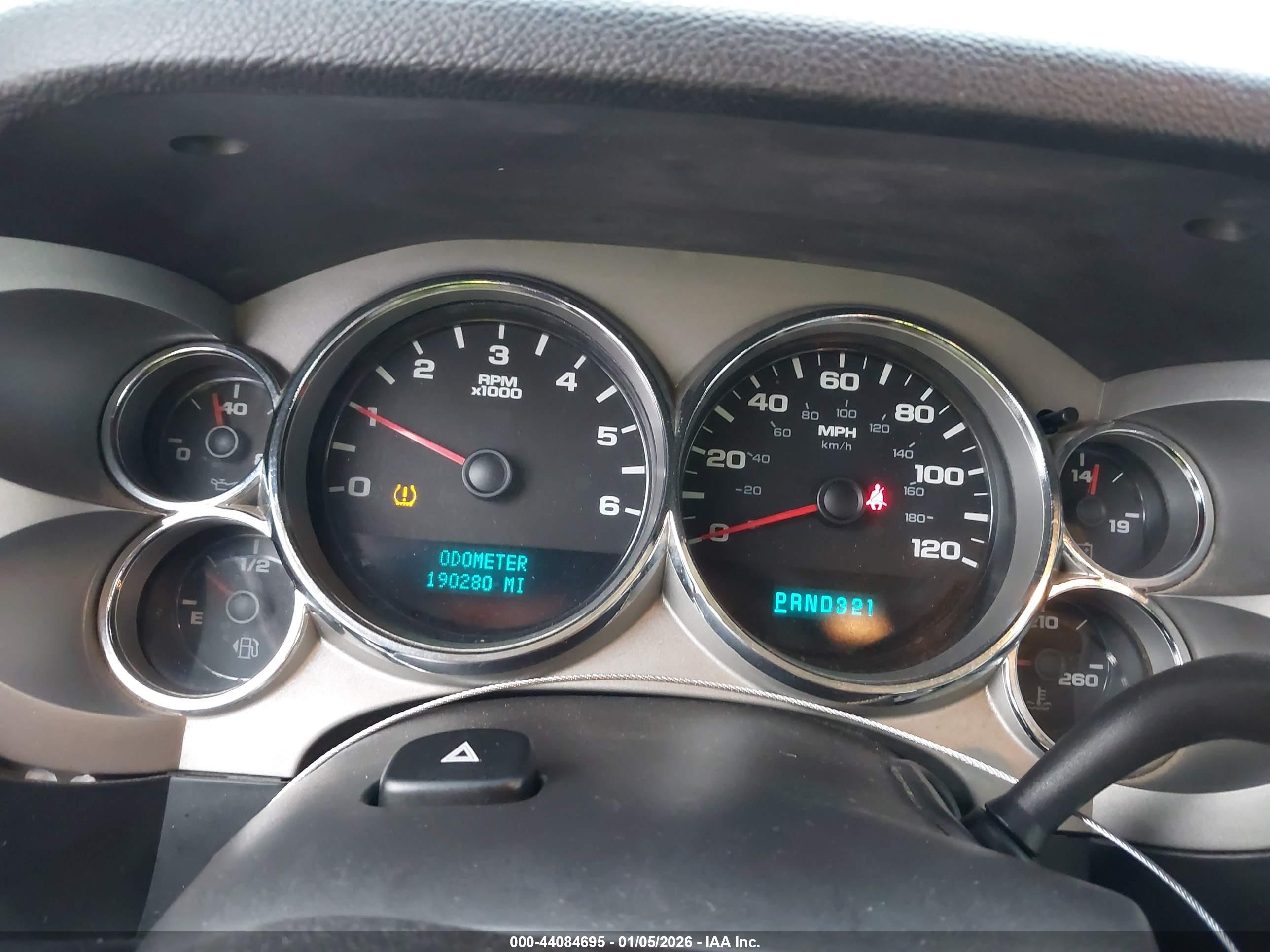 CHEVROLET SILVERADO image 7
