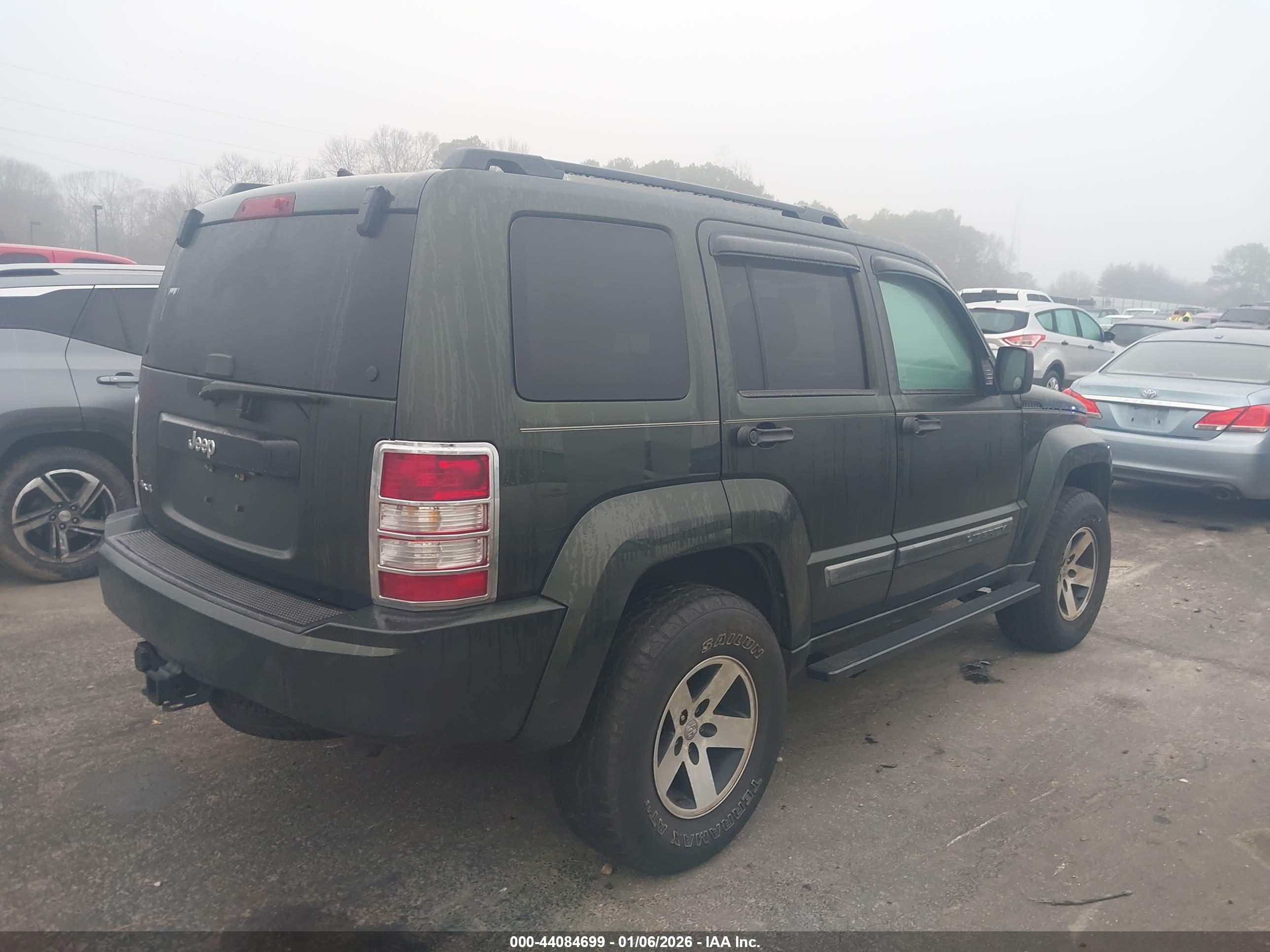 JEEP LIBERTY image 4