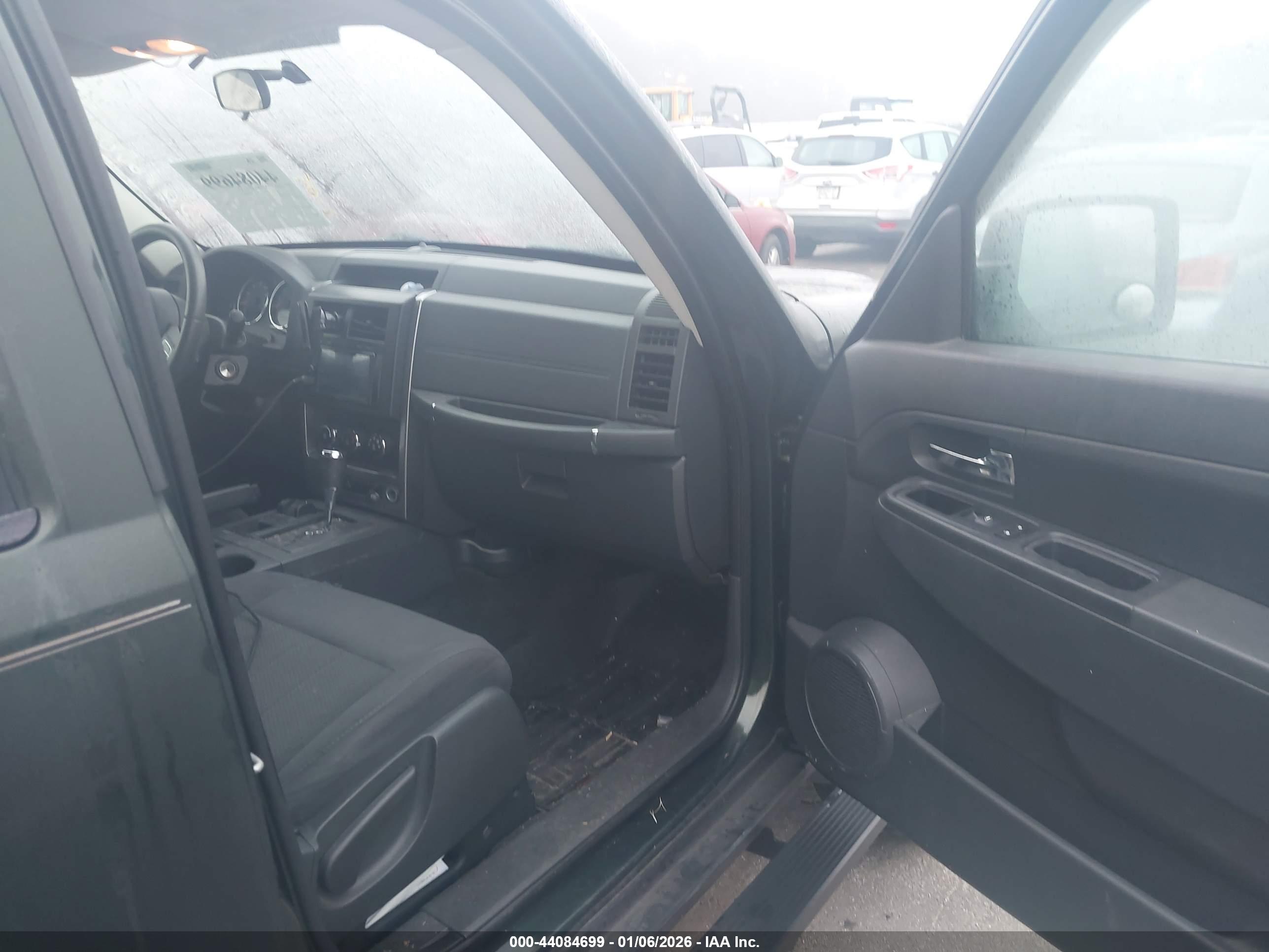 JEEP LIBERTY image 5