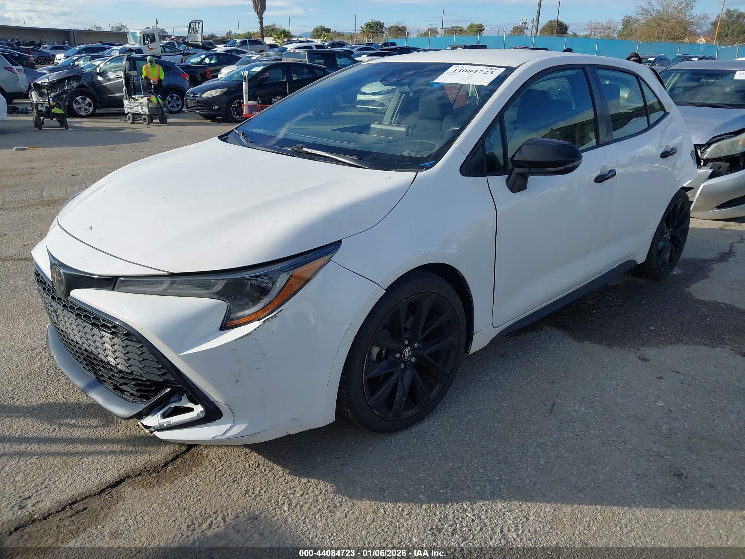 TOYOTA COROLLA image 2