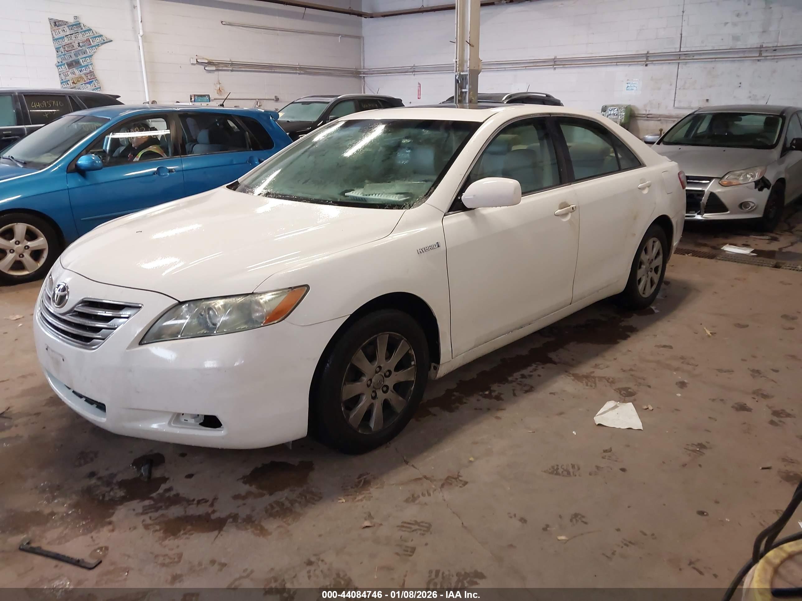 TOYOTA CAMRY image 2