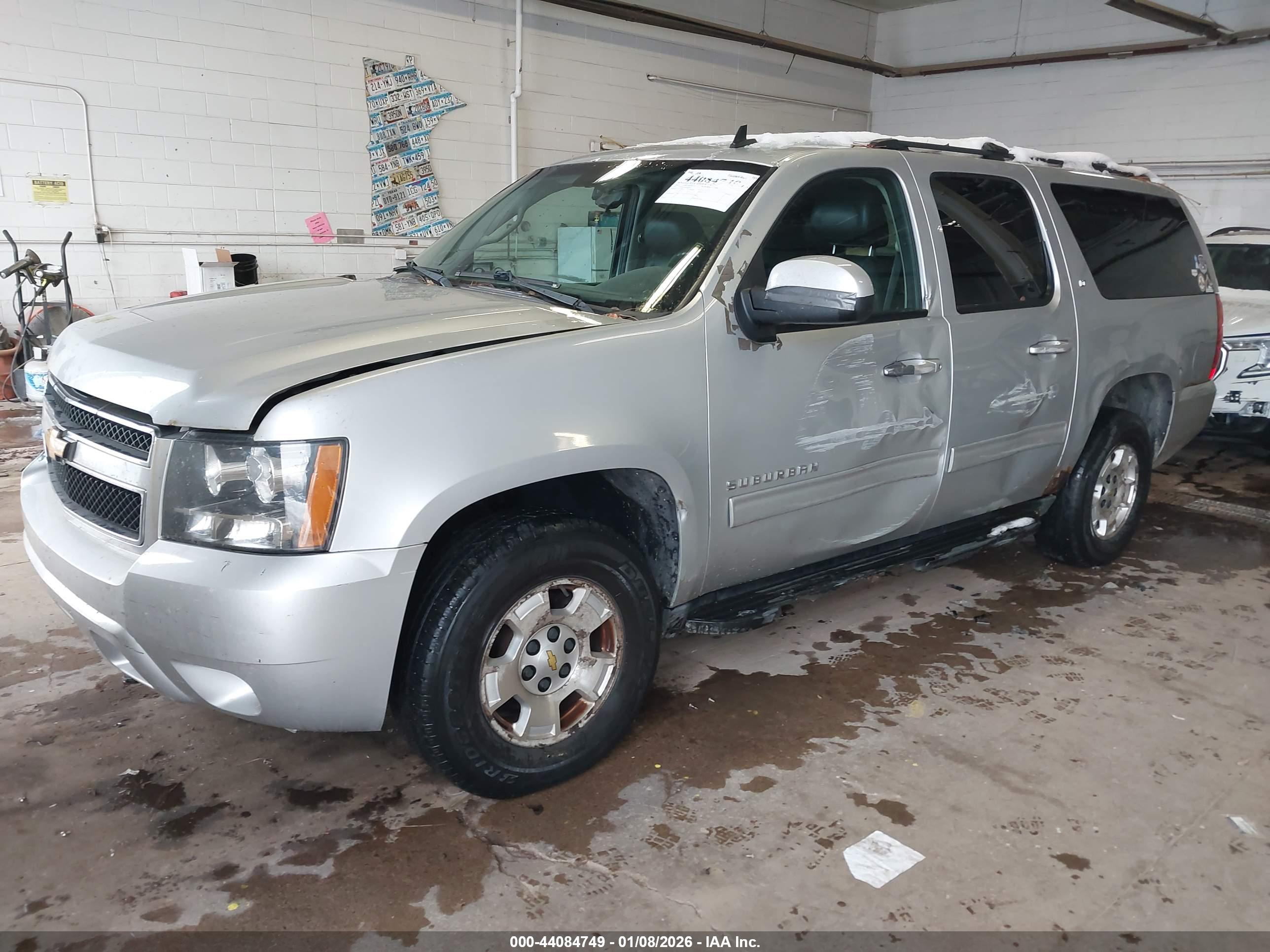 CHEVROLET SUBURBAN image 2