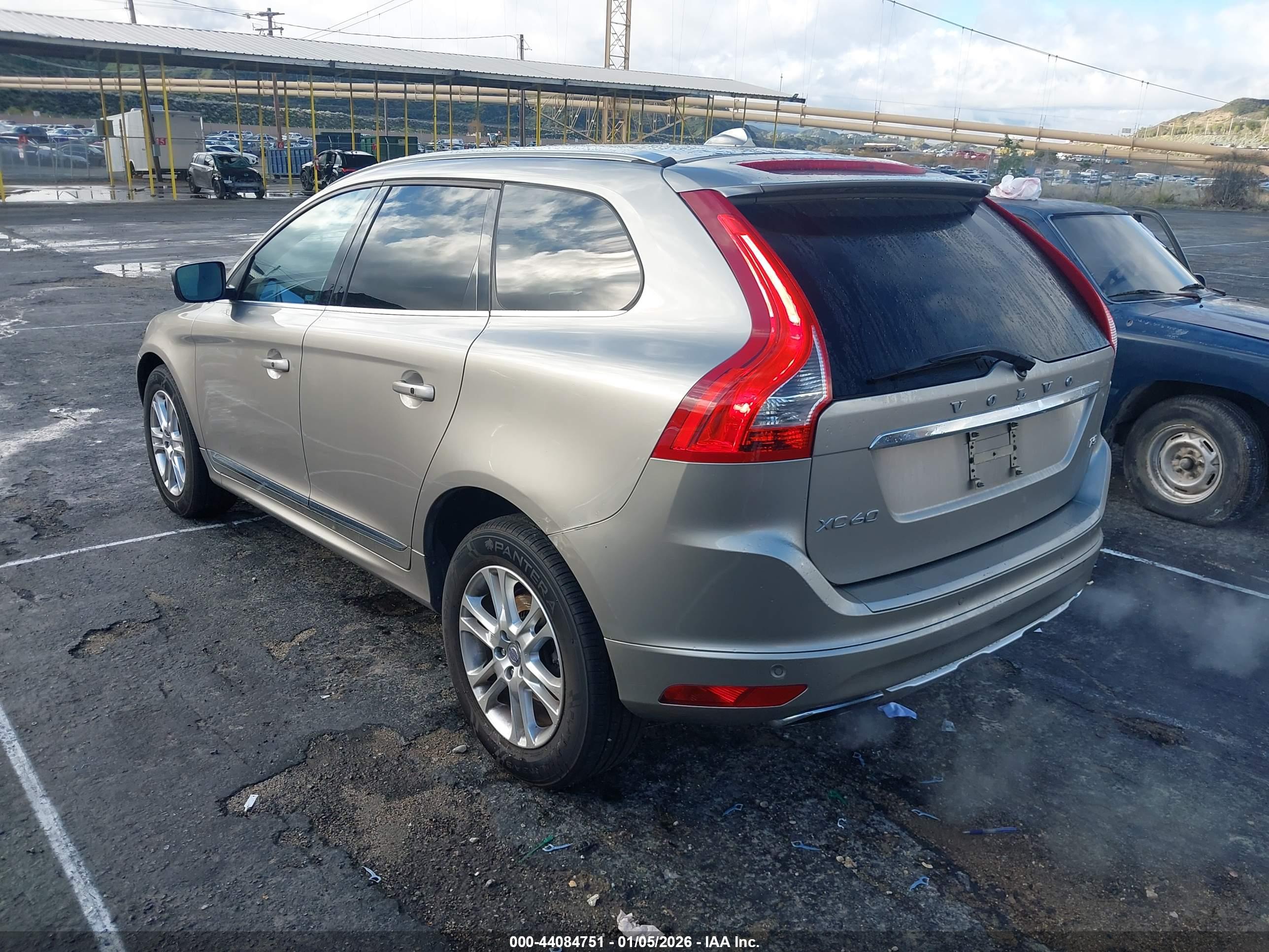 VOLVO XC60 image 3