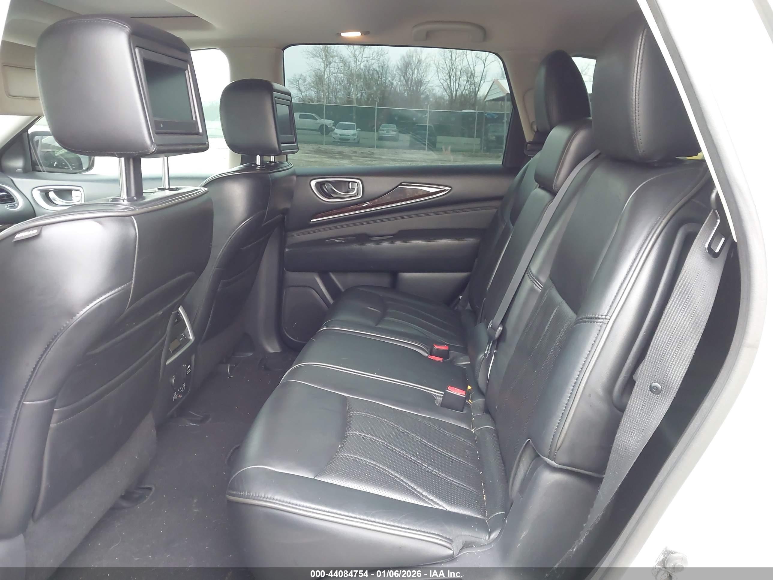 INFINITI JX35 image 8