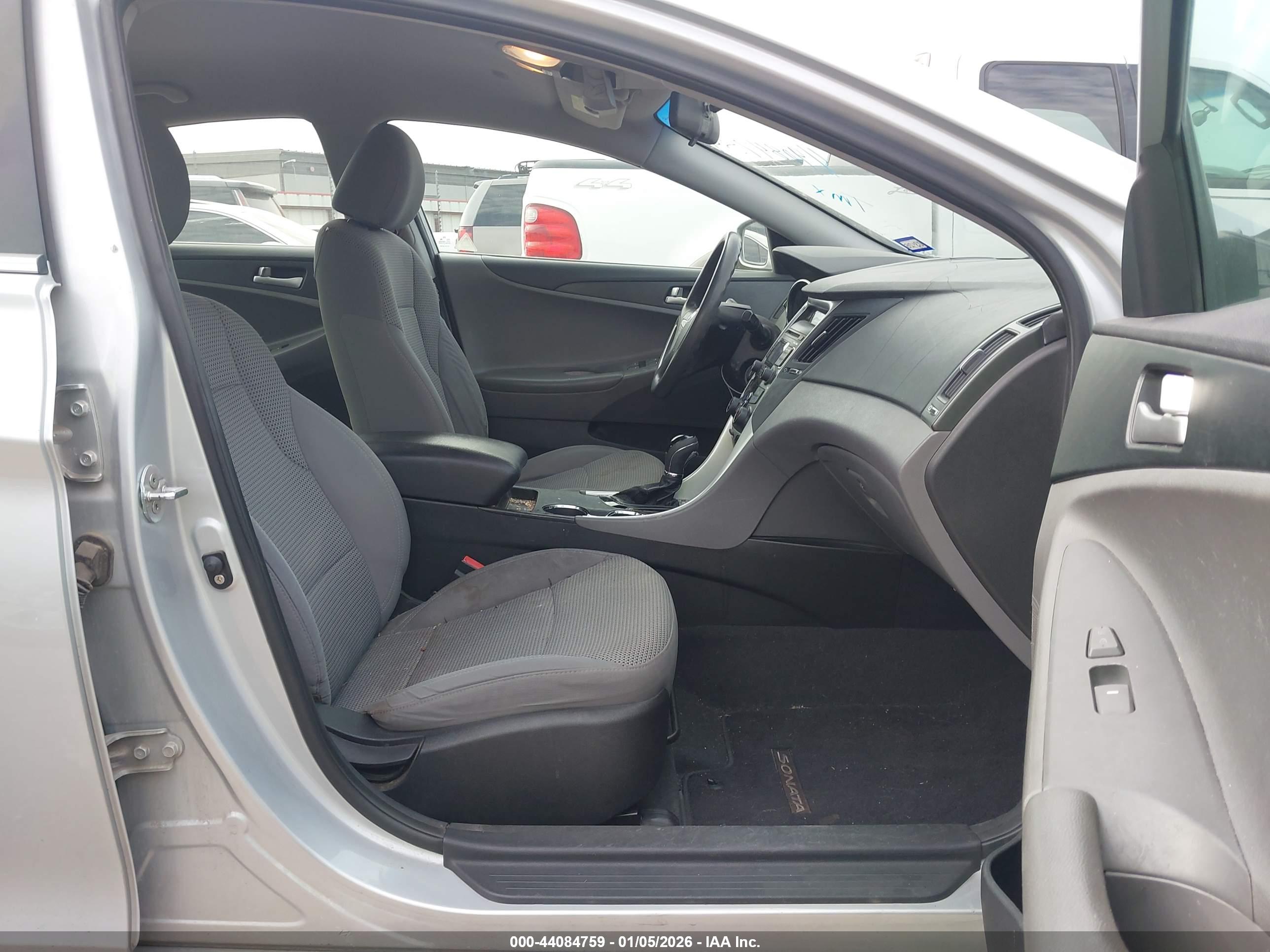 HYUNDAI SONATA image 5