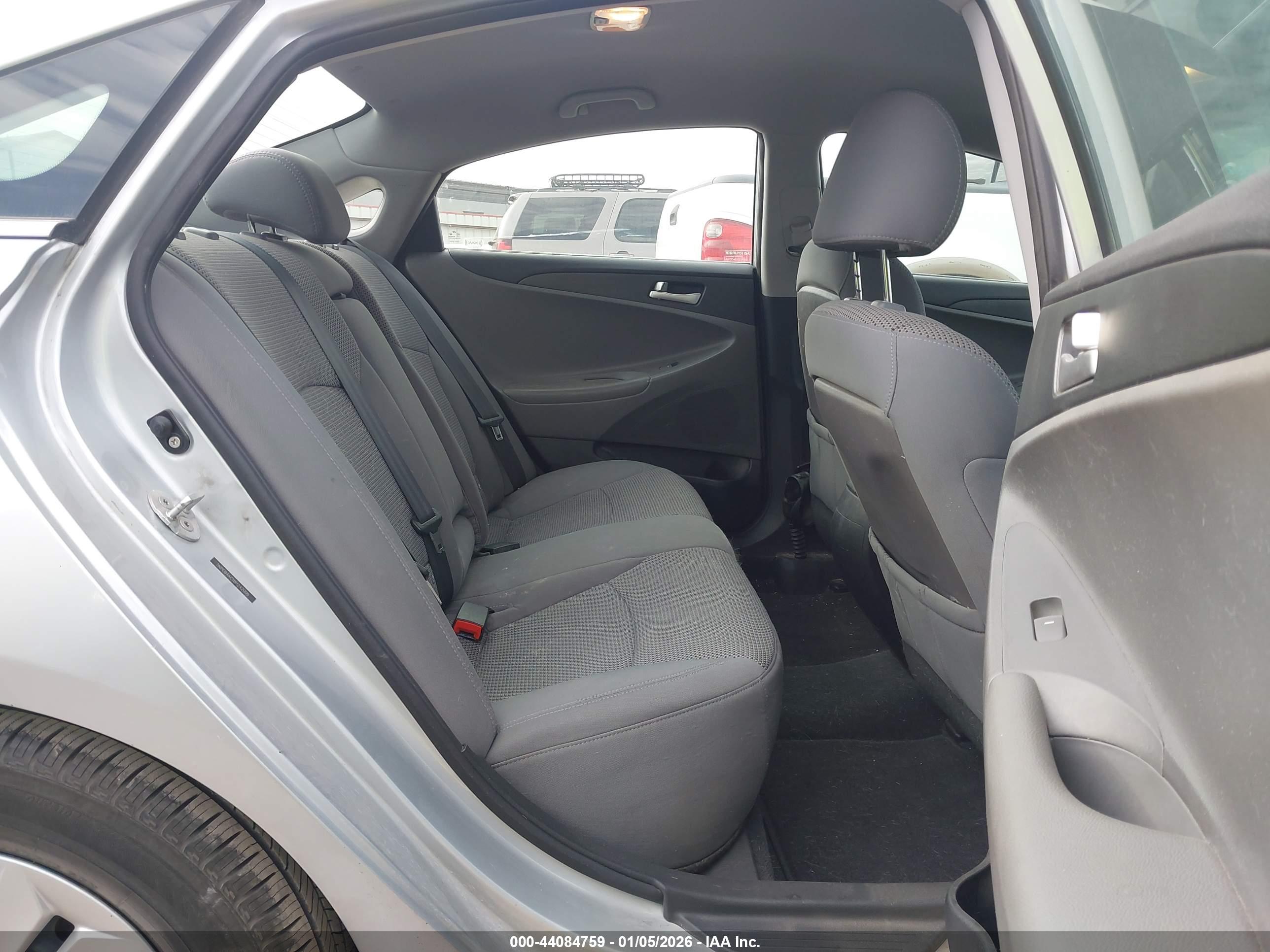 HYUNDAI SONATA image 8