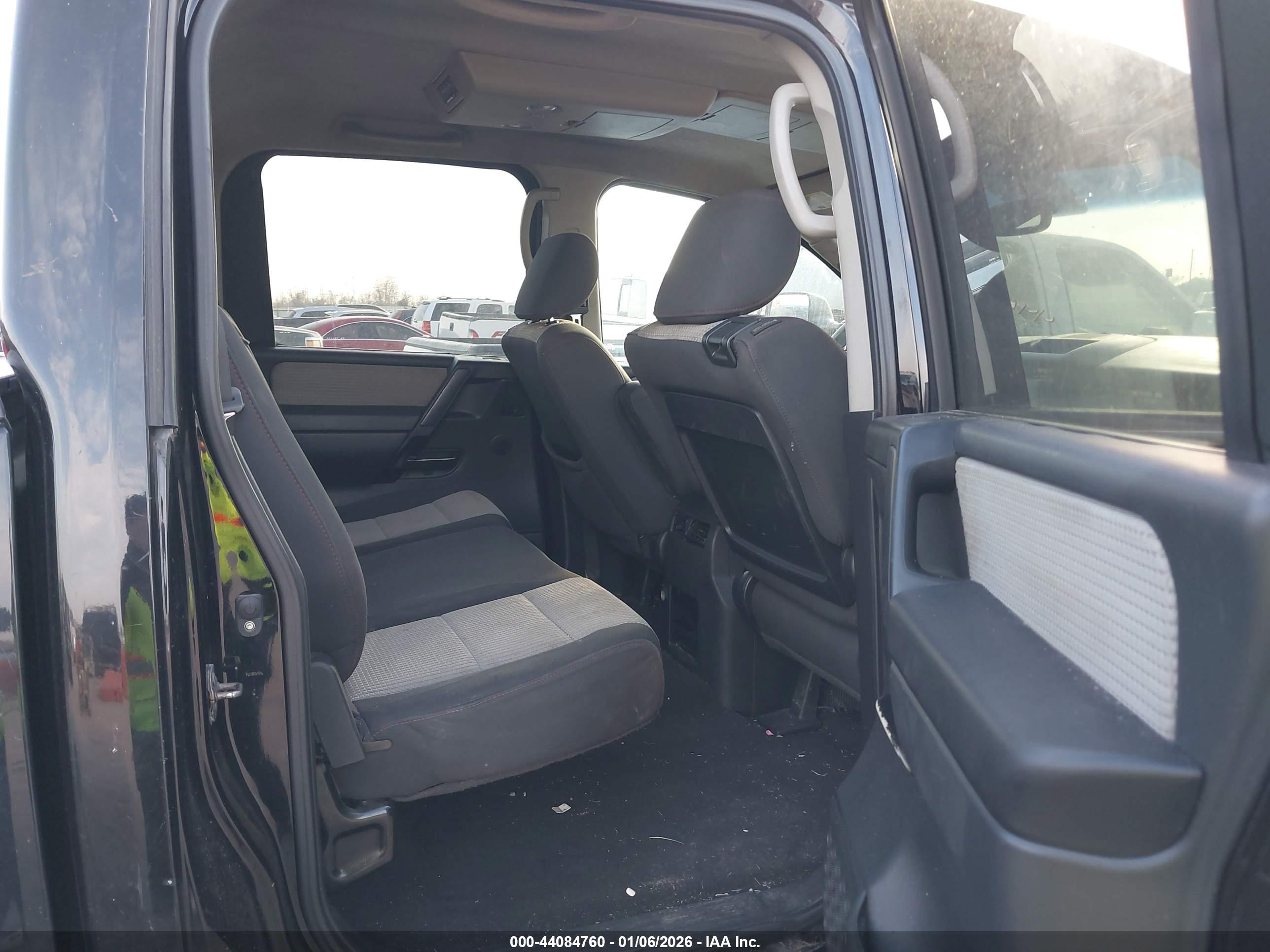 NISSAN TITAN image 8