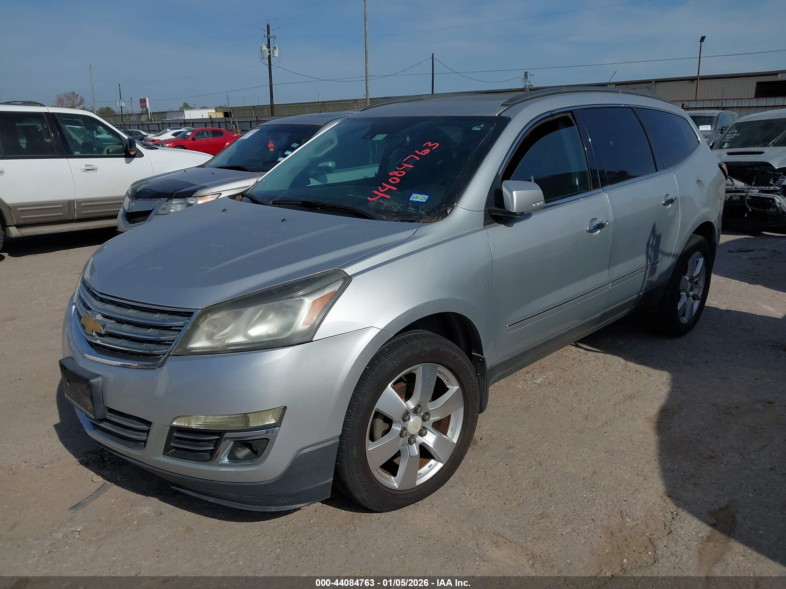 CHEVROLET TRAVERSE image 2