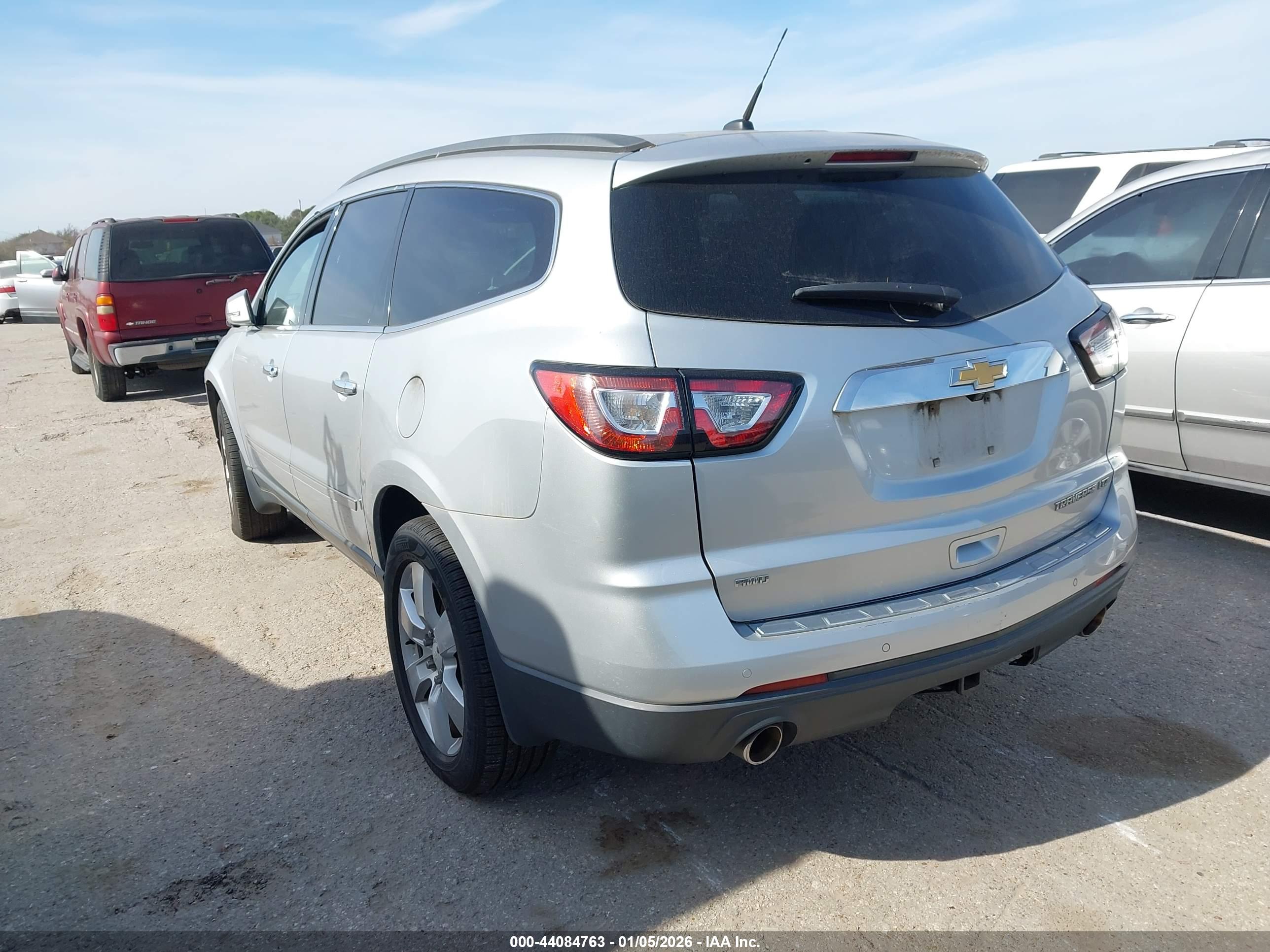 CHEVROLET TRAVERSE image 3