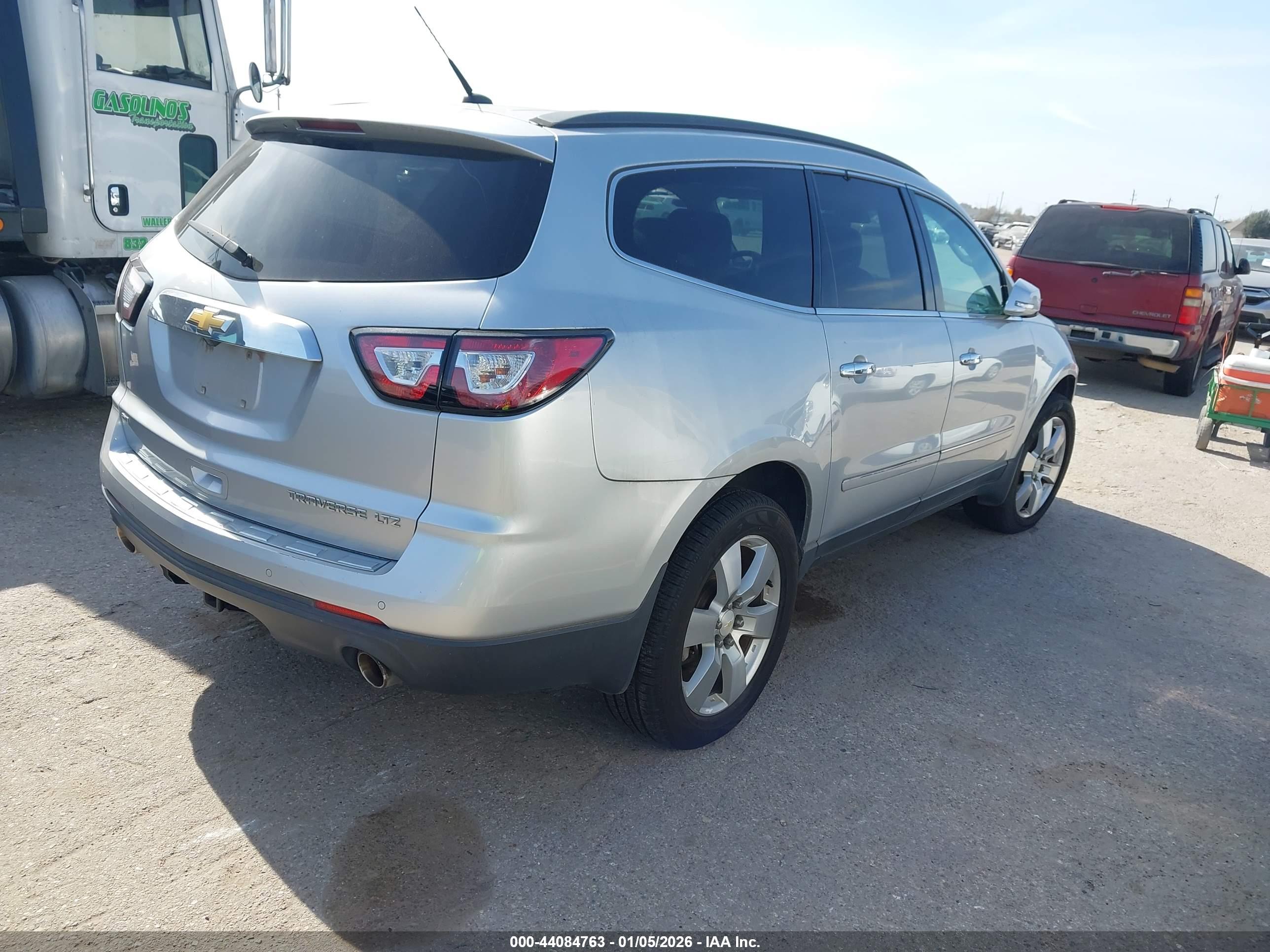 CHEVROLET TRAVERSE image 4