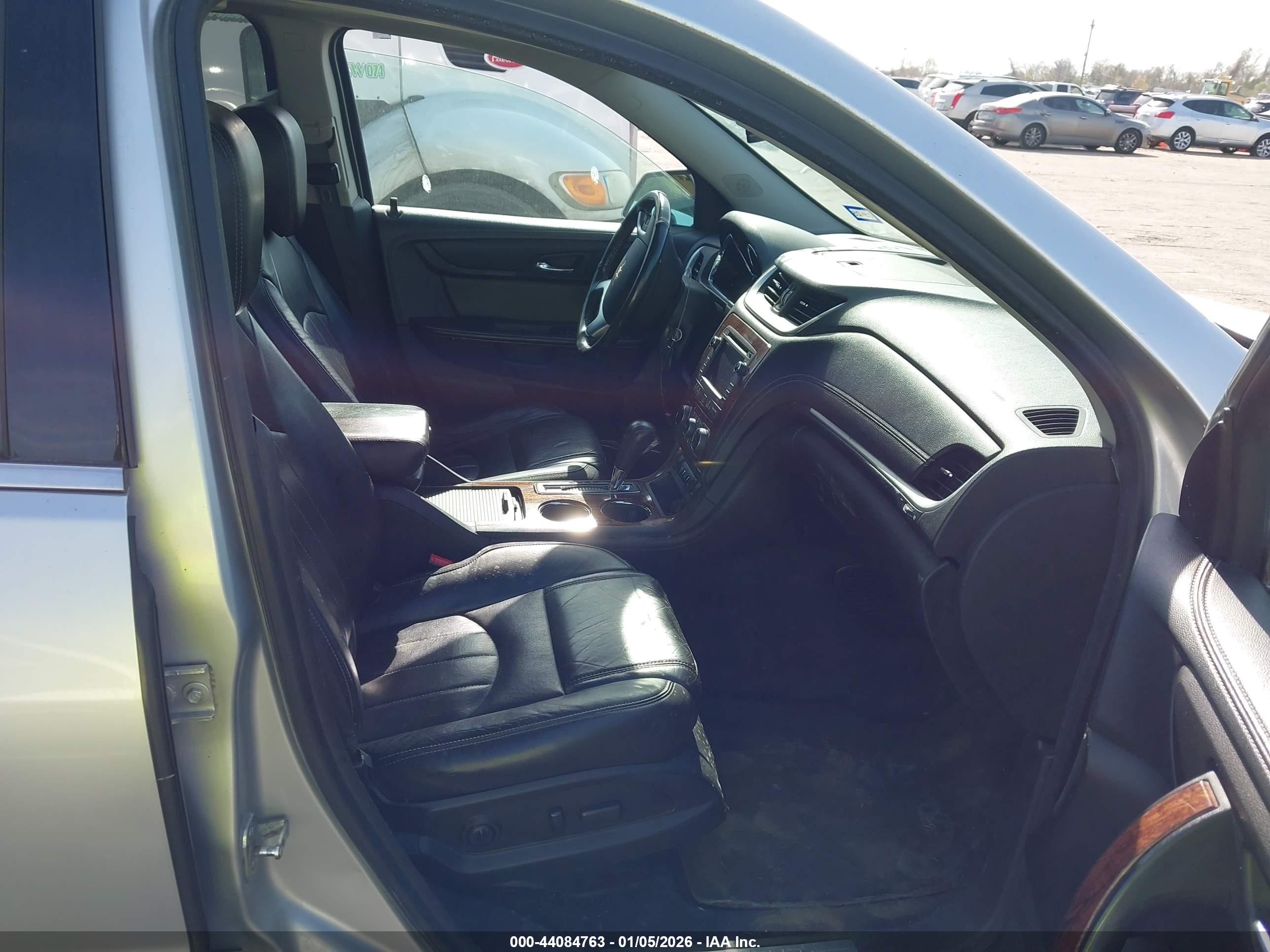 CHEVROLET TRAVERSE image 5