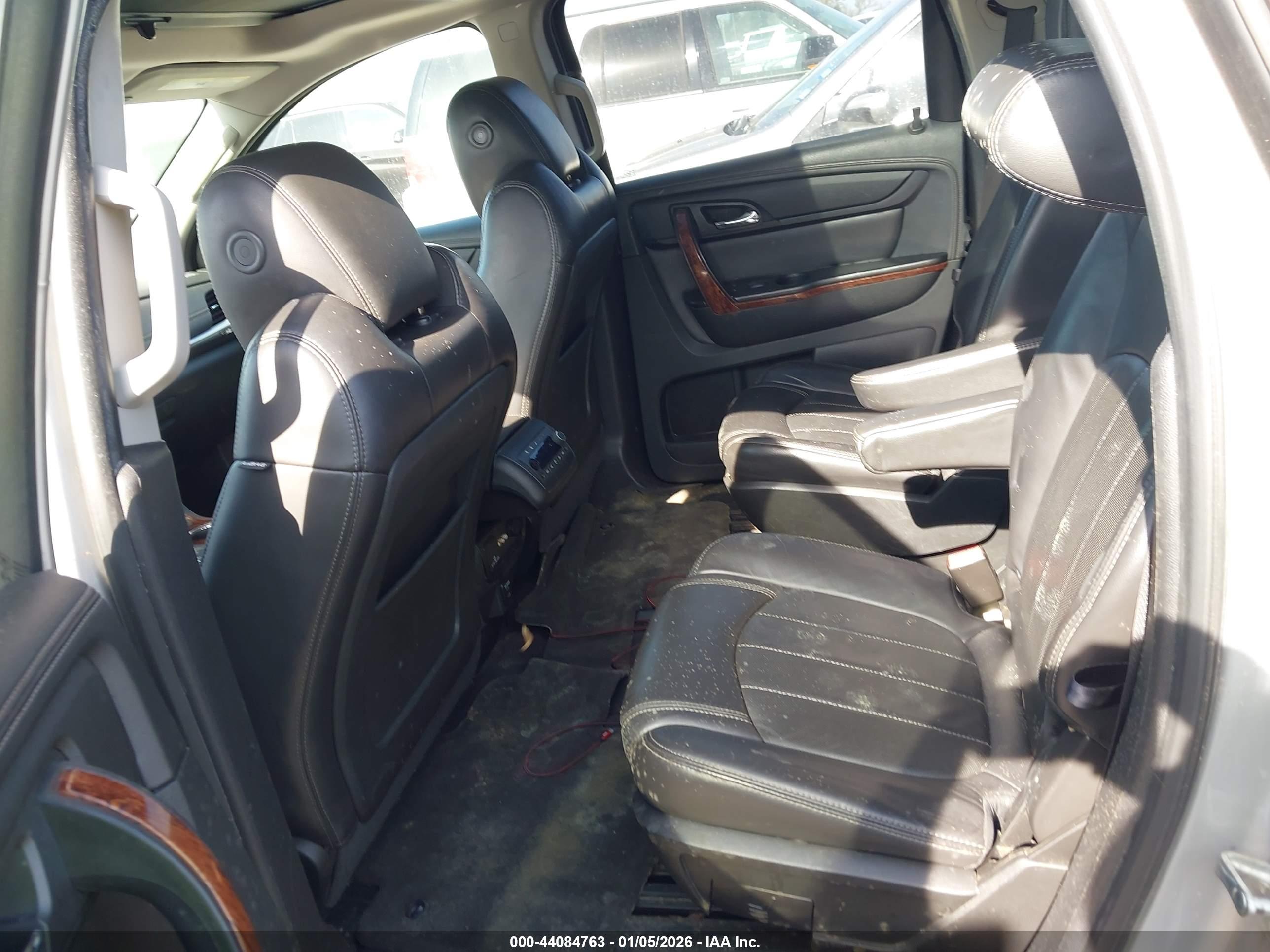 CHEVROLET TRAVERSE image 8