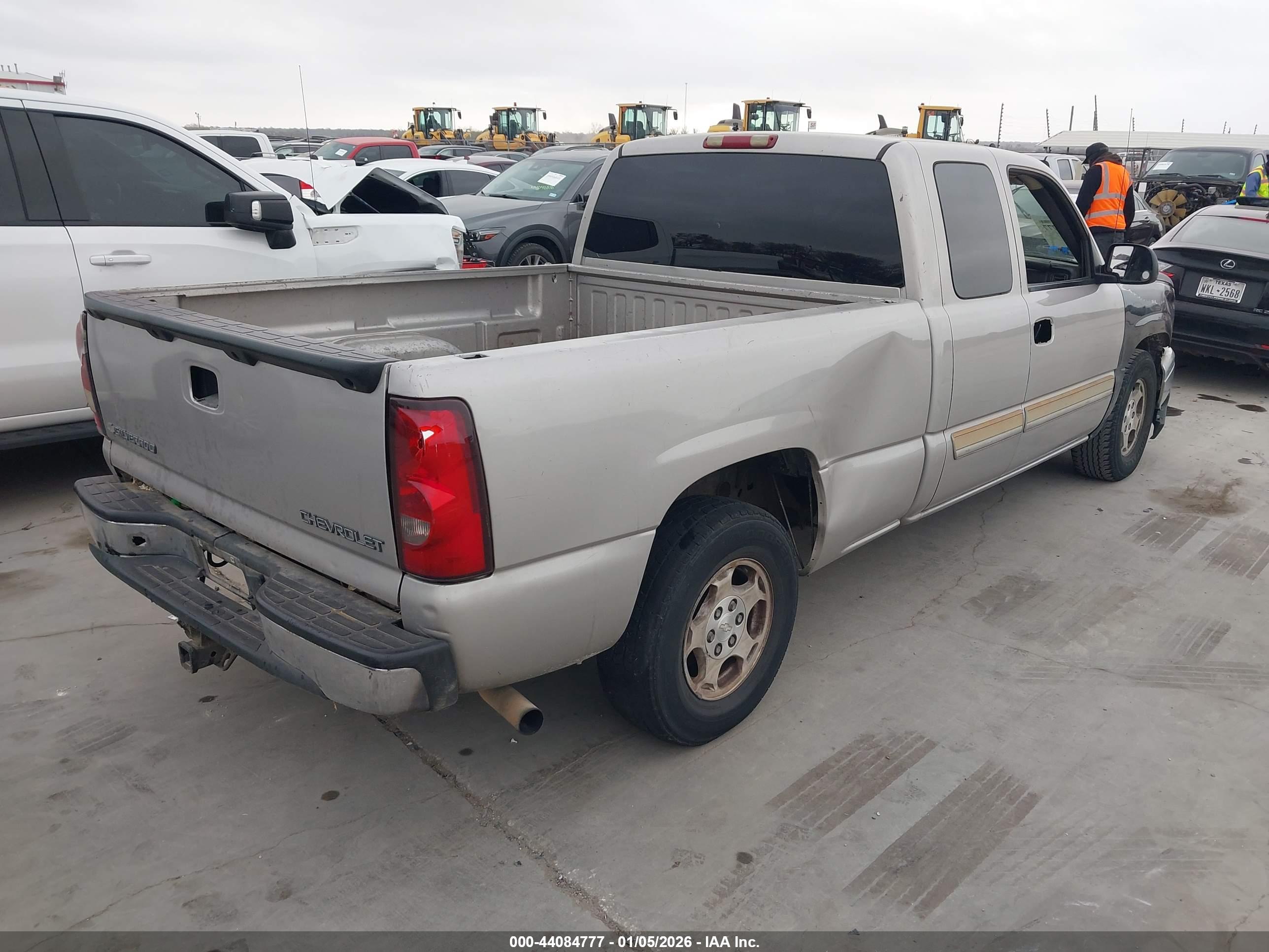CHEVROLET SILVERADO image 4