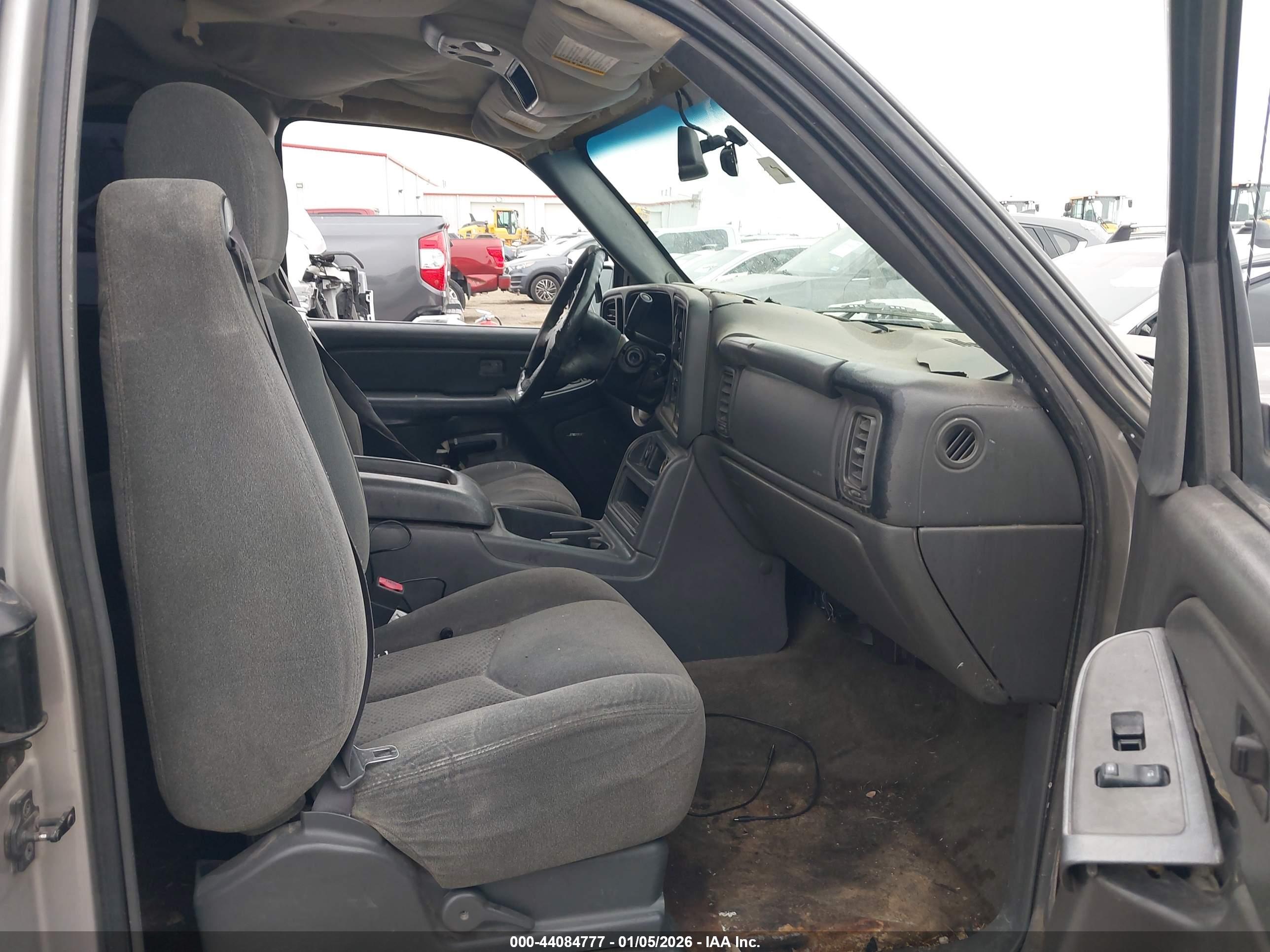 CHEVROLET SILVERADO image 5