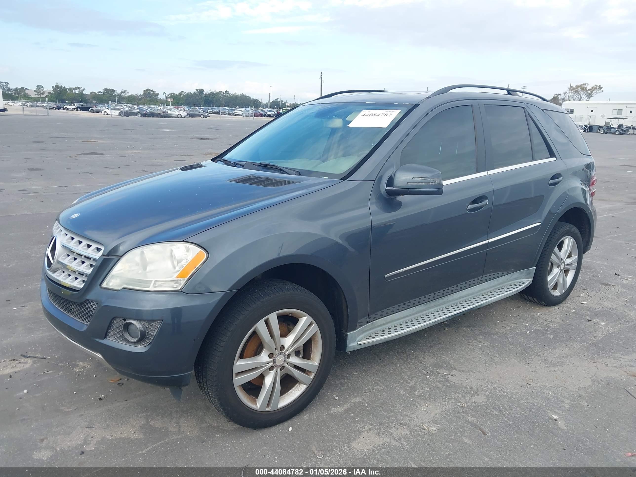 MERCEDES-BENZ ML image 2