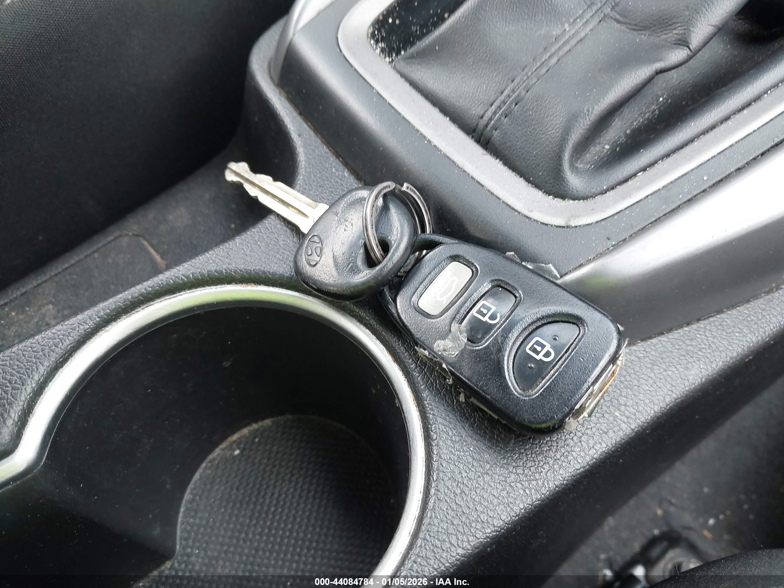 HYUNDAI ELANTRA image 11