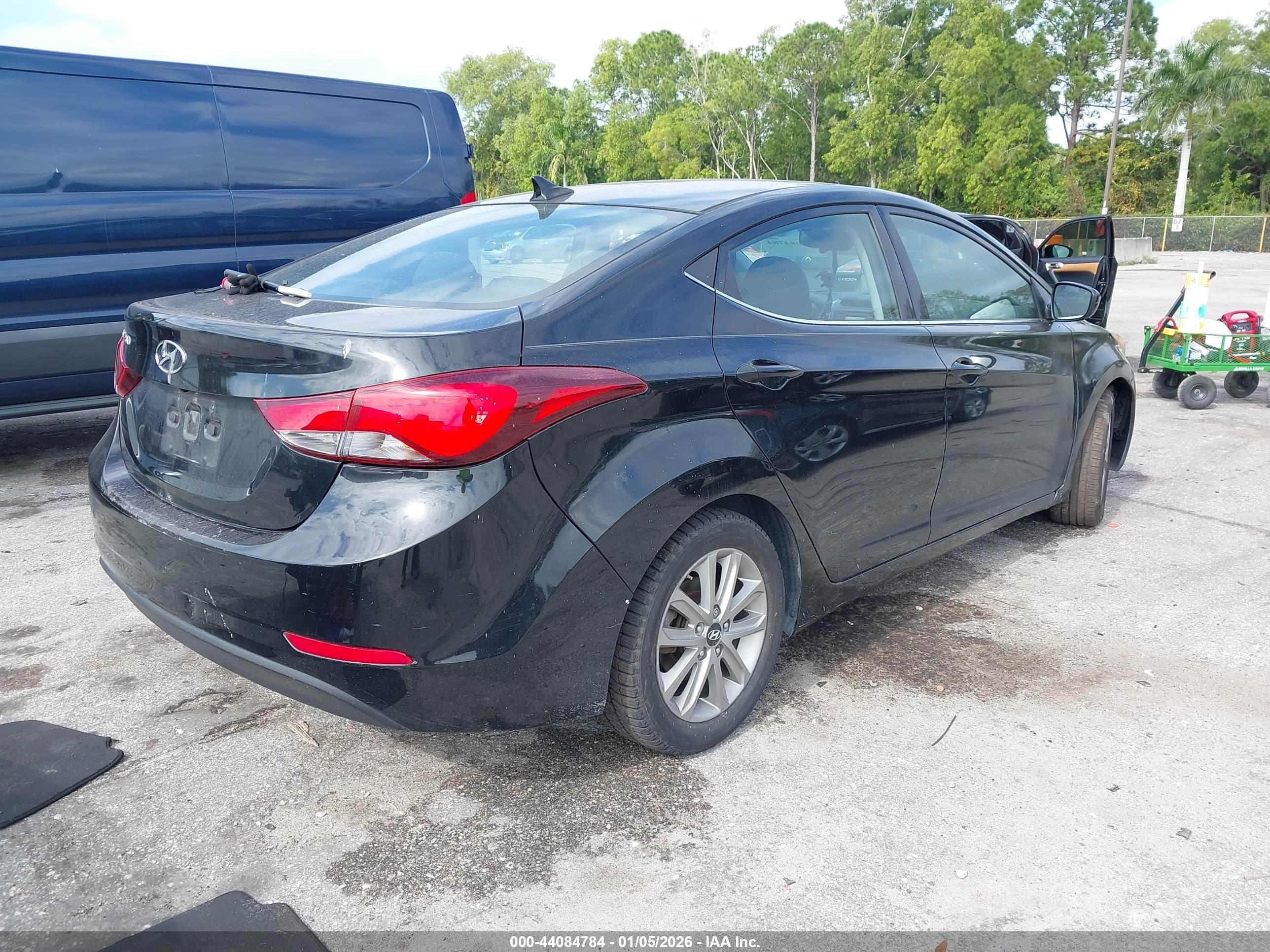 HYUNDAI ELANTRA image 4