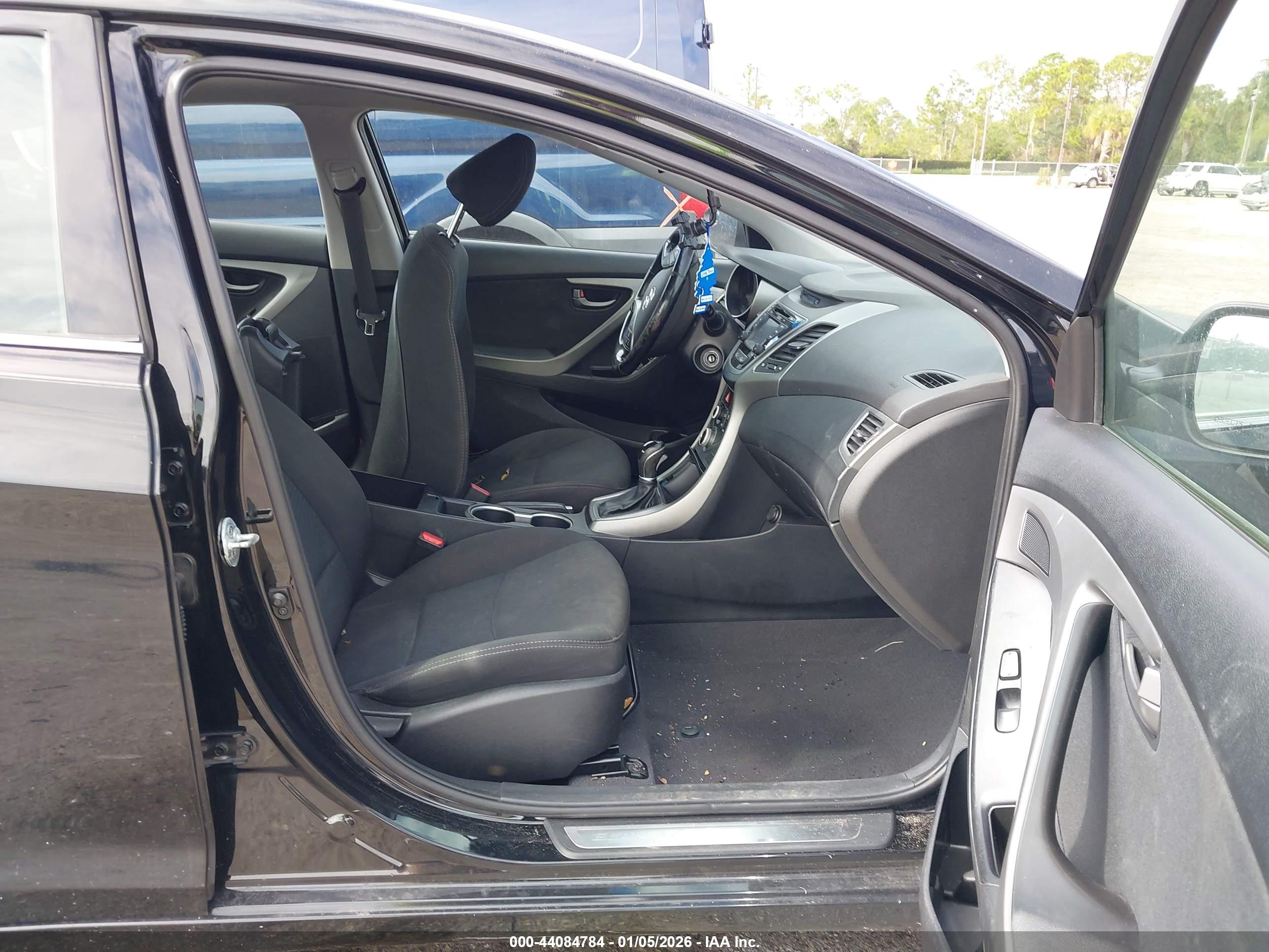 HYUNDAI ELANTRA image 5