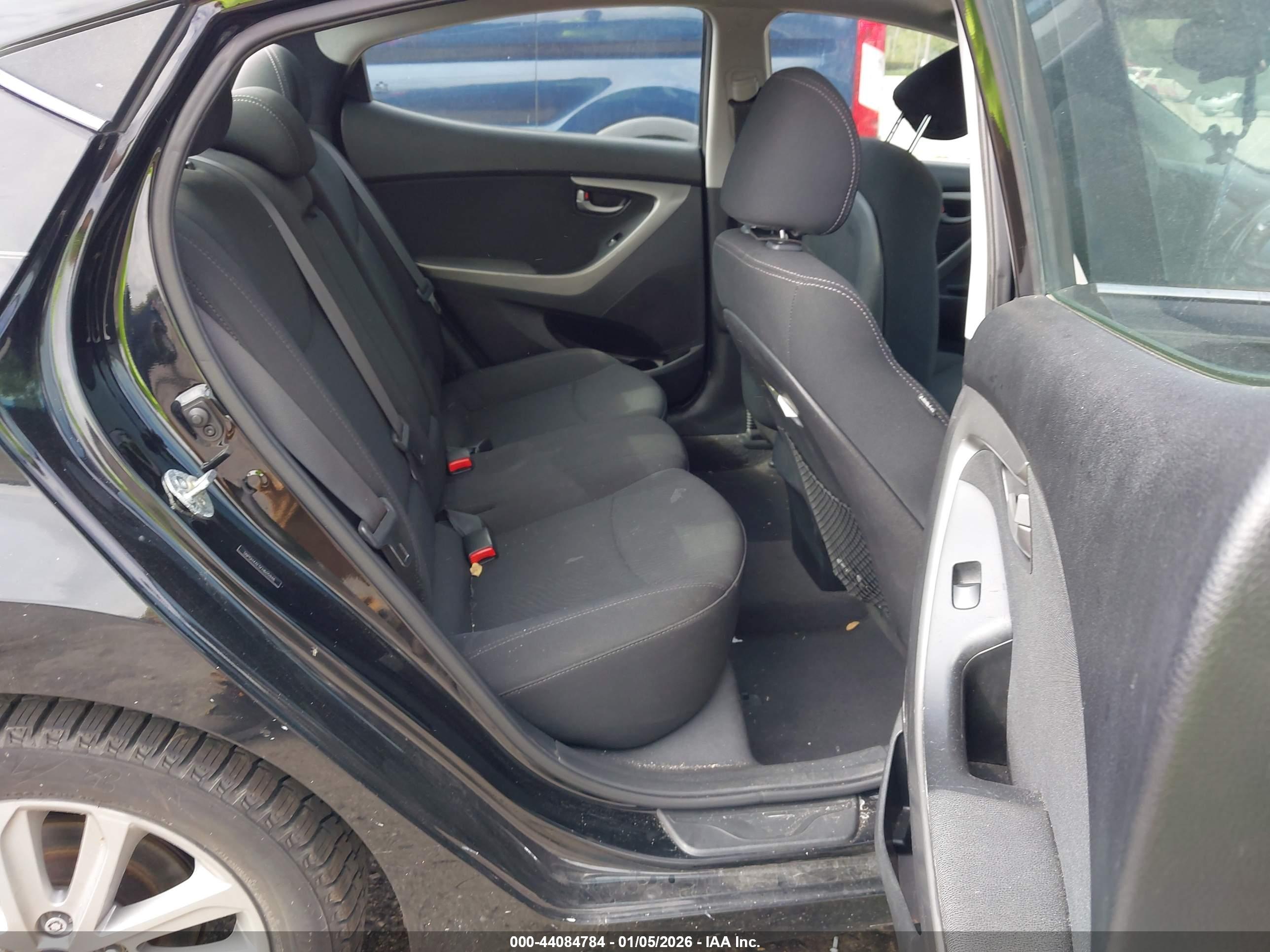 HYUNDAI ELANTRA image 8