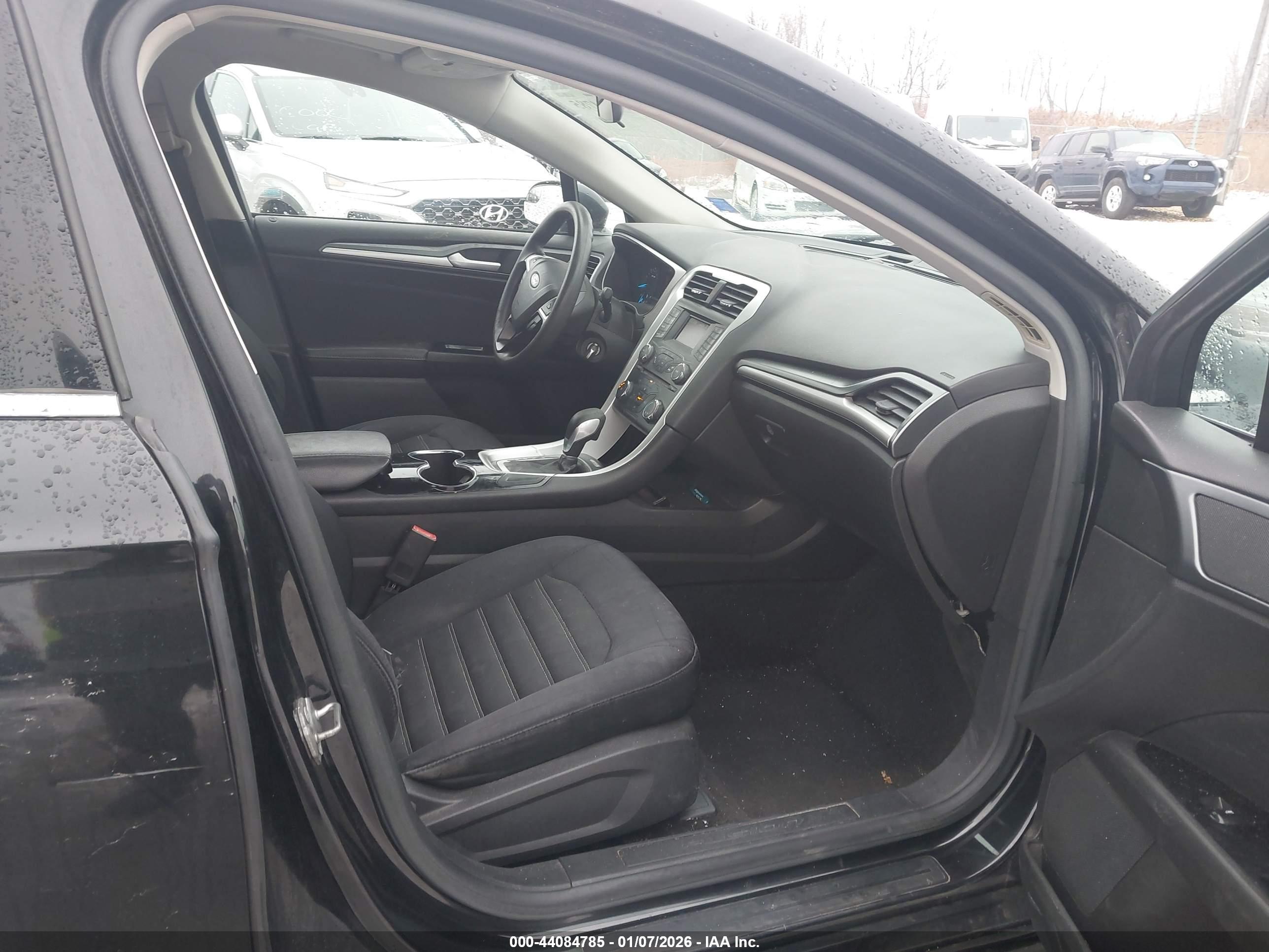 FORD FUSION image 5