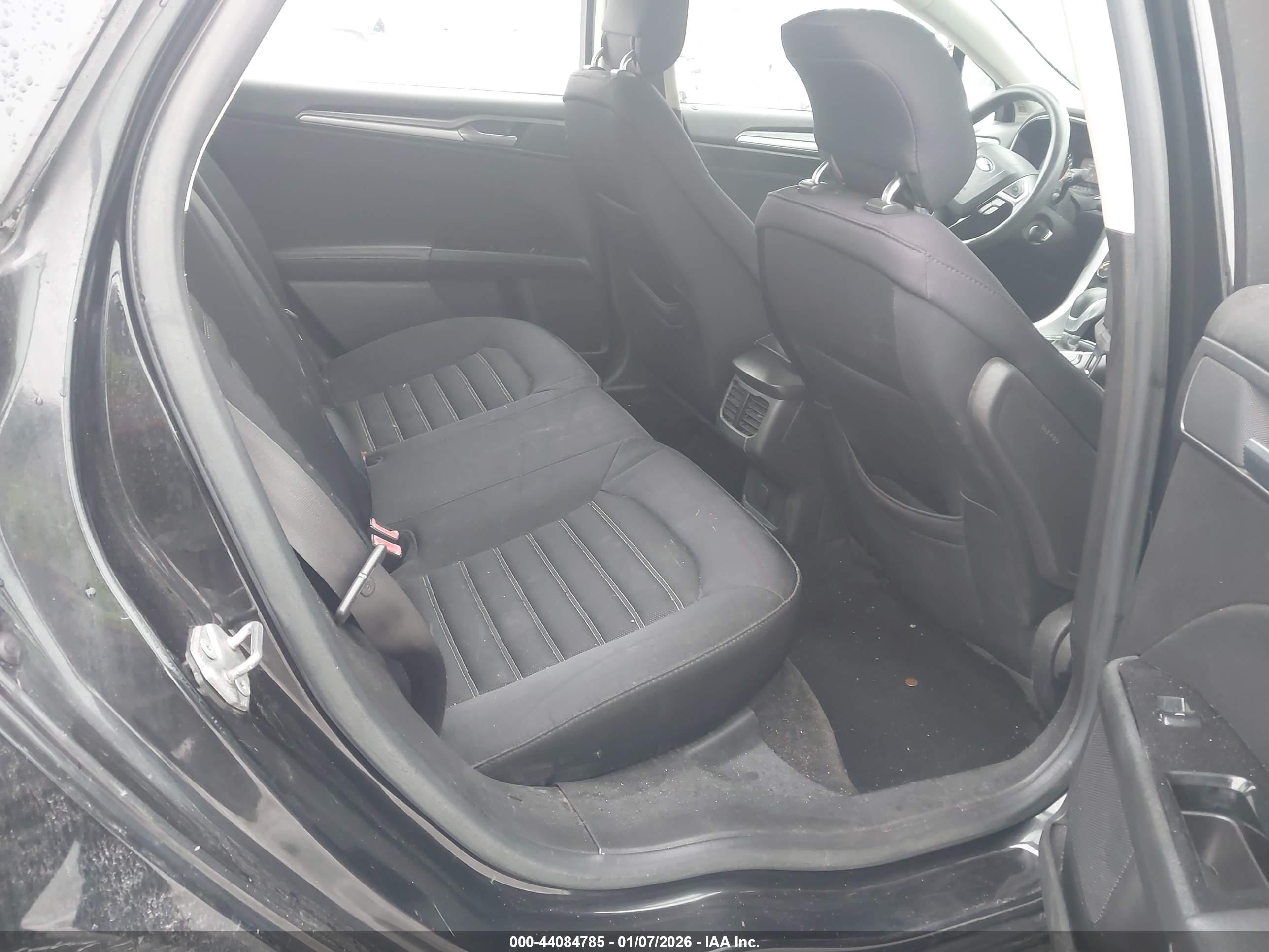 FORD FUSION image 8