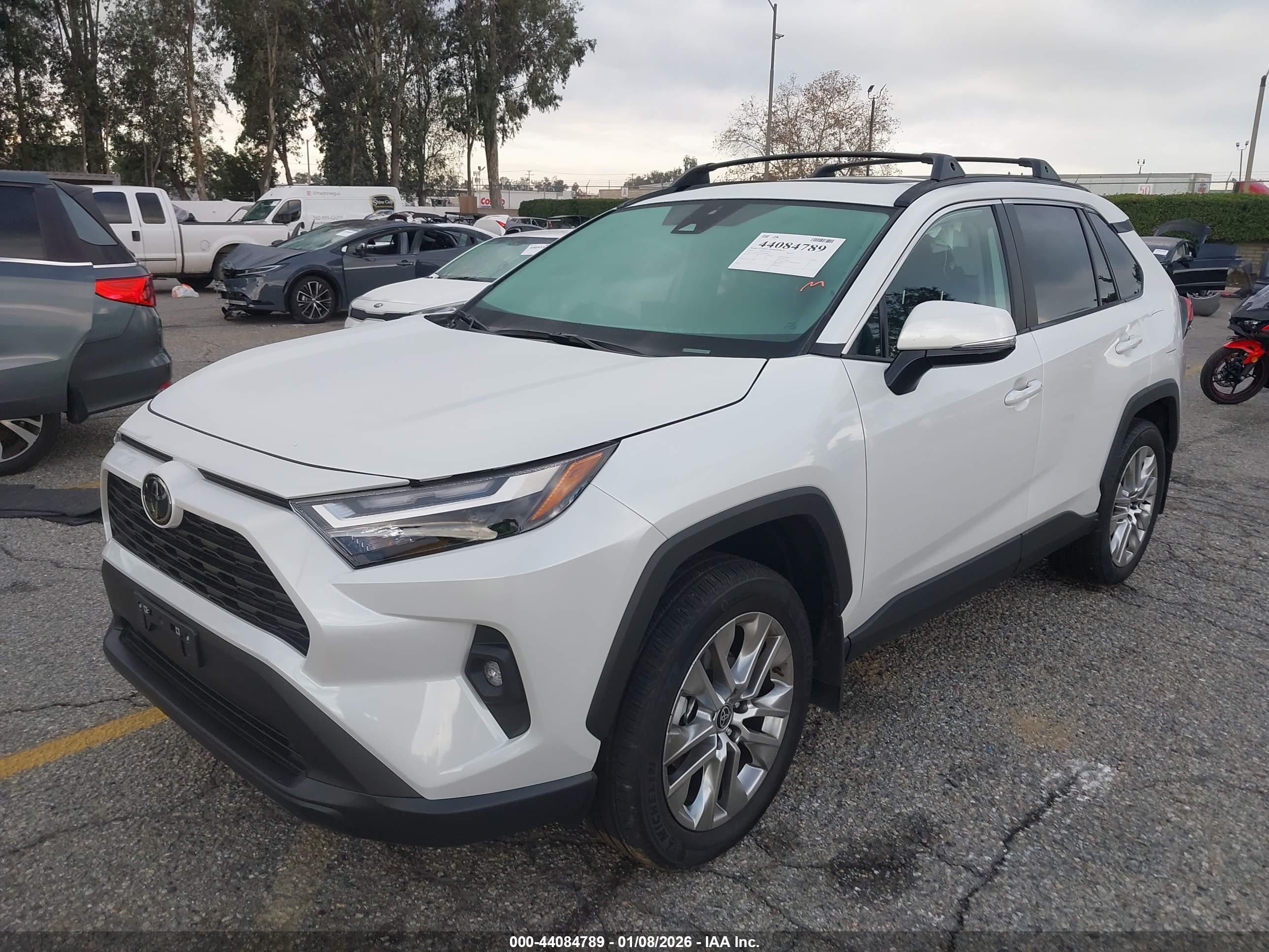 TOYOTA RAV4 image 2